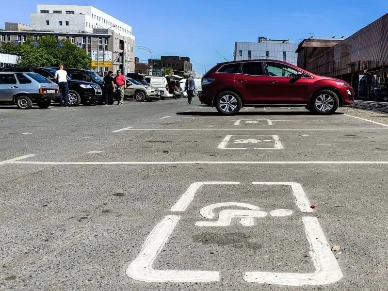 🚗 В Москве эвакуировали более 19 тысяч машин с мест для инвалидов