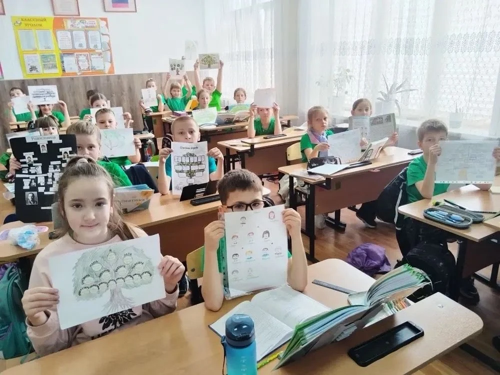 Сегодня на уроке окружающего мира во 2 В классе (учитель Кеменова Наталья Михайловна ) учащиеся позн