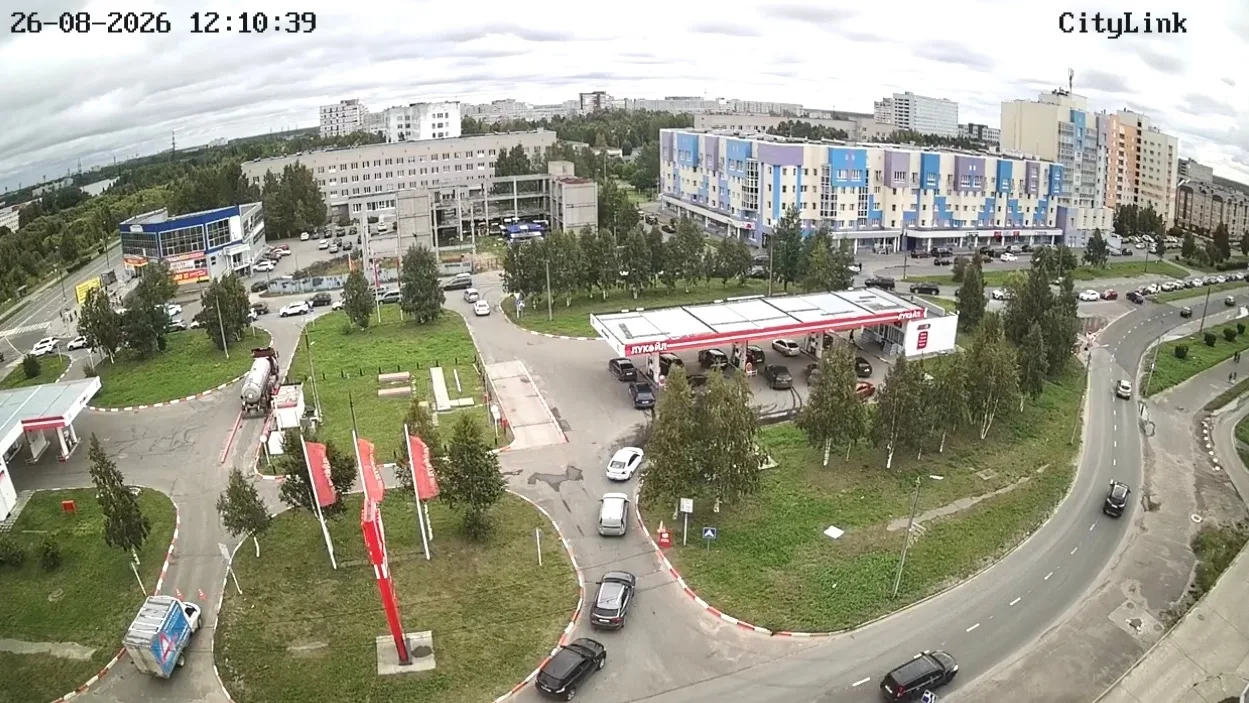 ‼️Какая длинная очередь на Лукойл в квартале, до пр.Победы😱