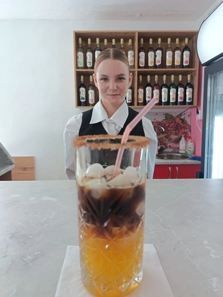 🍹От теории к шейкеру: студенты-первокурсники осваивают профессию бармена