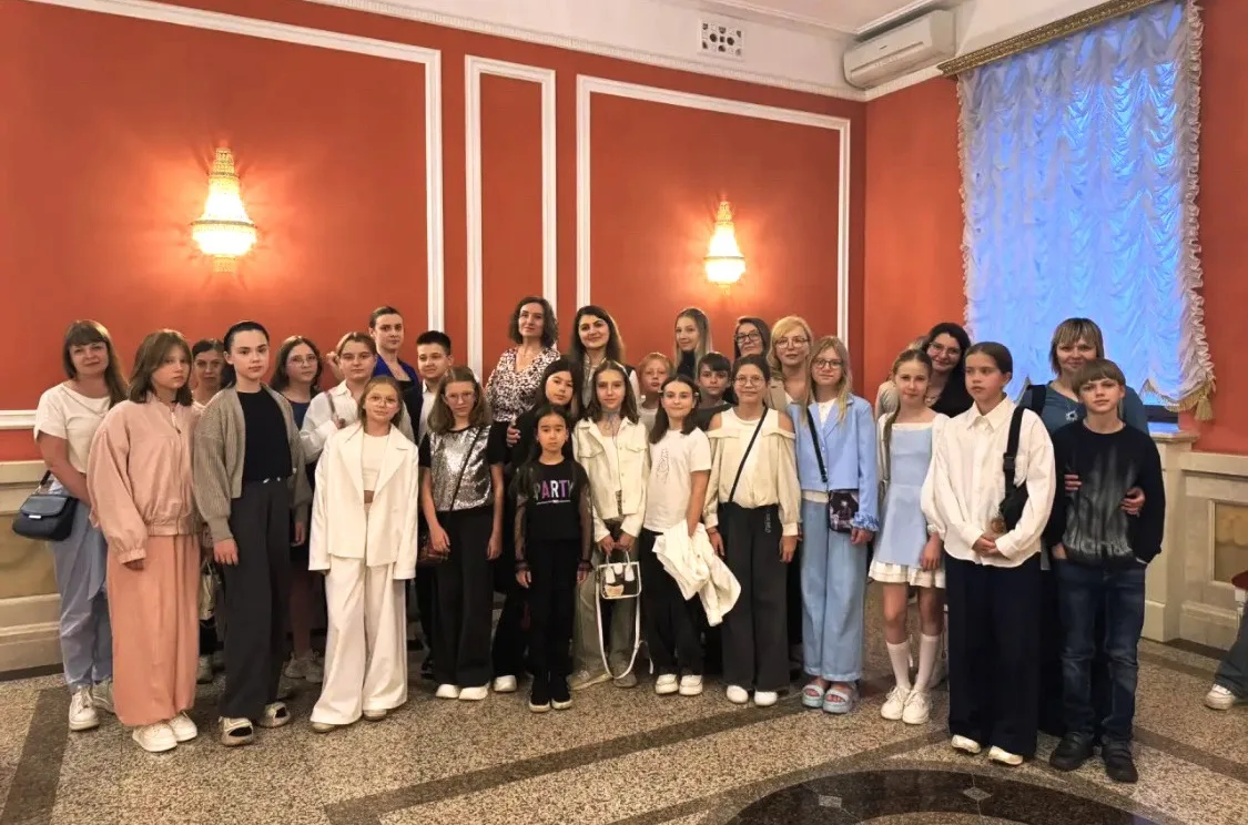 Премьера на самарской сцене! 🎭
В пятницу, 26 июня, наши гимназисты - участники хоровых коллективов 