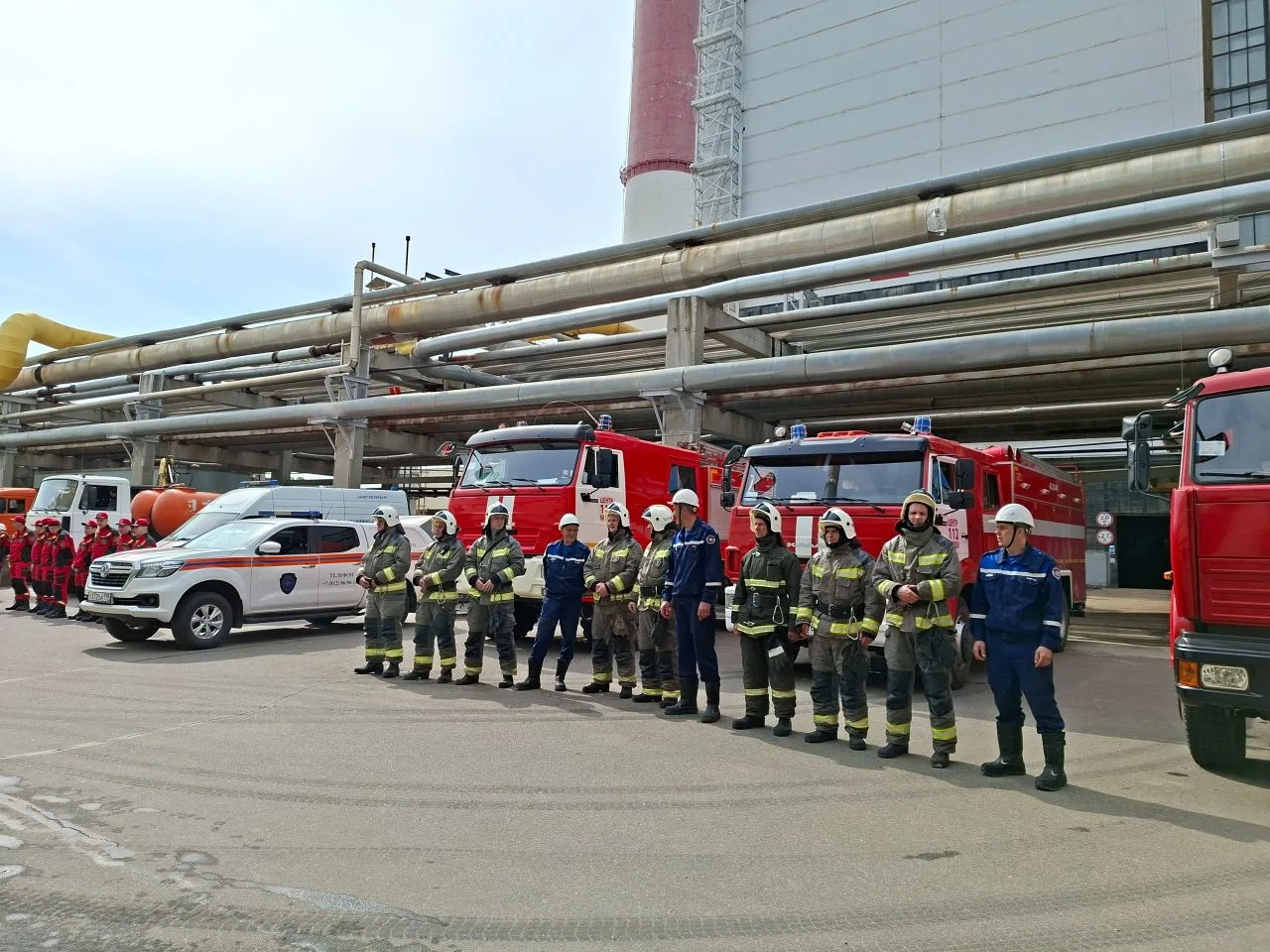 Киришская ГРЭС провела масштабные учения по ликвидации разлива нефтепродуктов.  По легенде, во время
