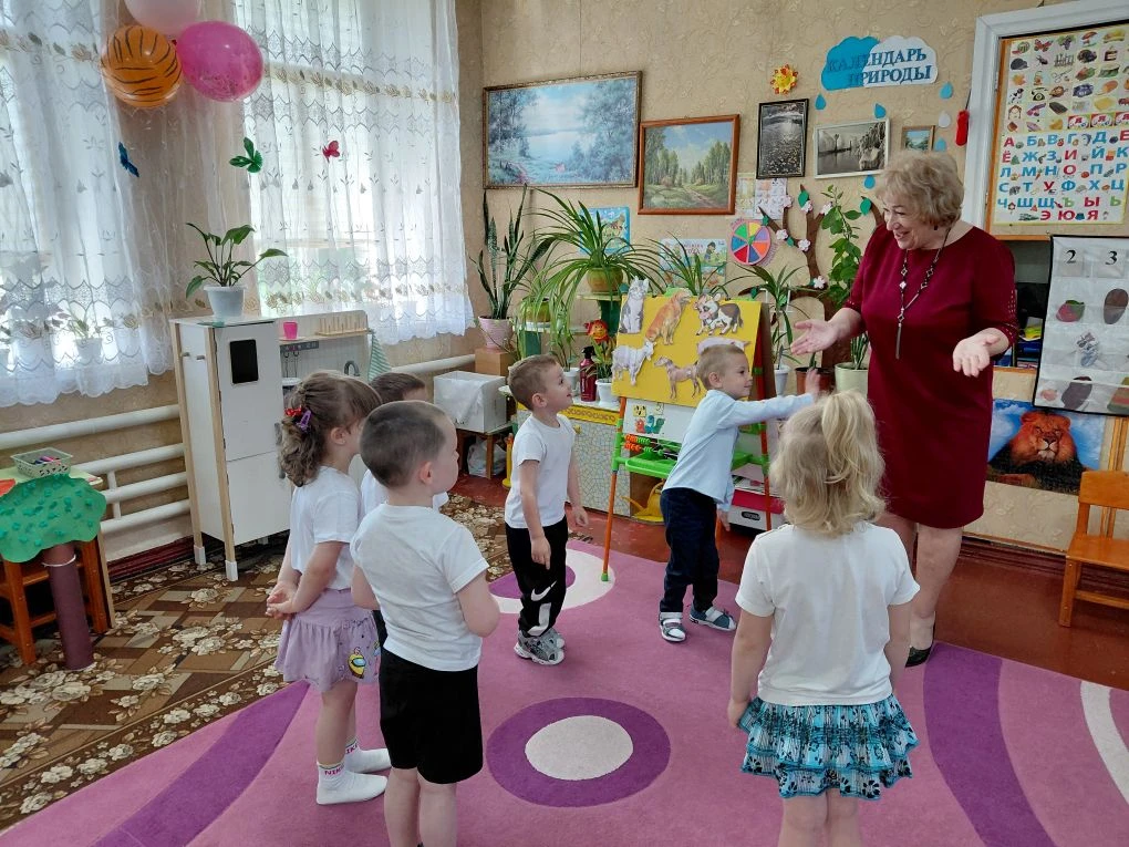 28 мая в группе "Капельки,, прошло открытое итоговое занятие с детьми "Путешествие в во...