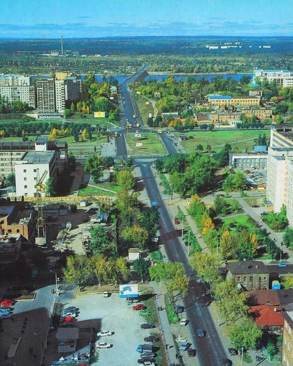 Вернёмся в 2000 год😊 Узнаете улицу? А это Попова. Торговых центров «Айсберг», «Моби Ди...