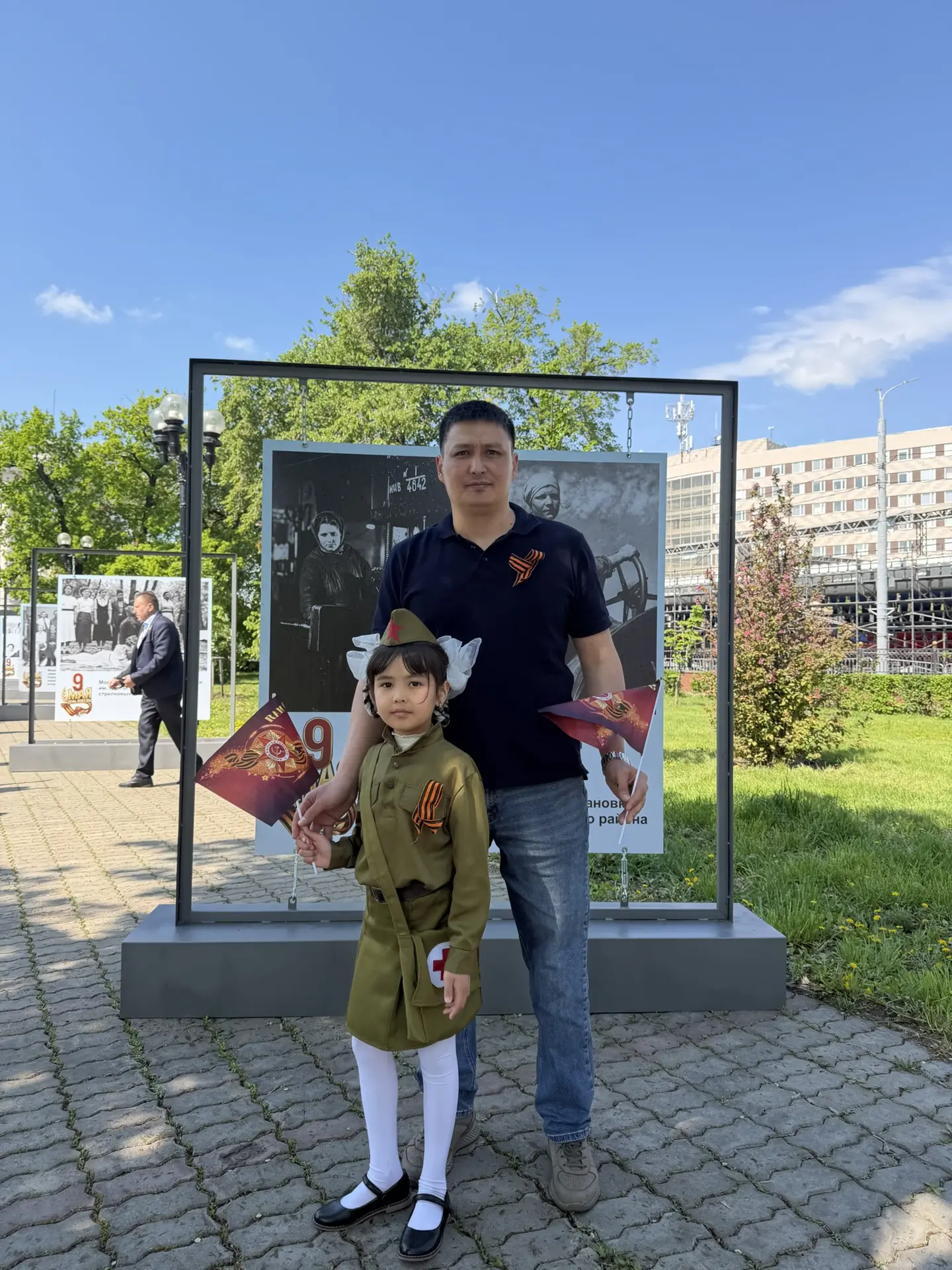 Бессмертный полк в этом году проходит в онлайн-формате. Оренбуржцы выходят в прямой эфир областного 