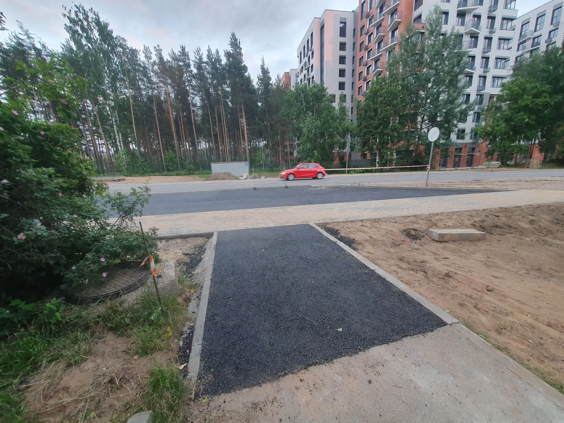 В Сертолово идёт благоустройство территории недалеко от детского сада на улице Дмитрия Кожемякина.
