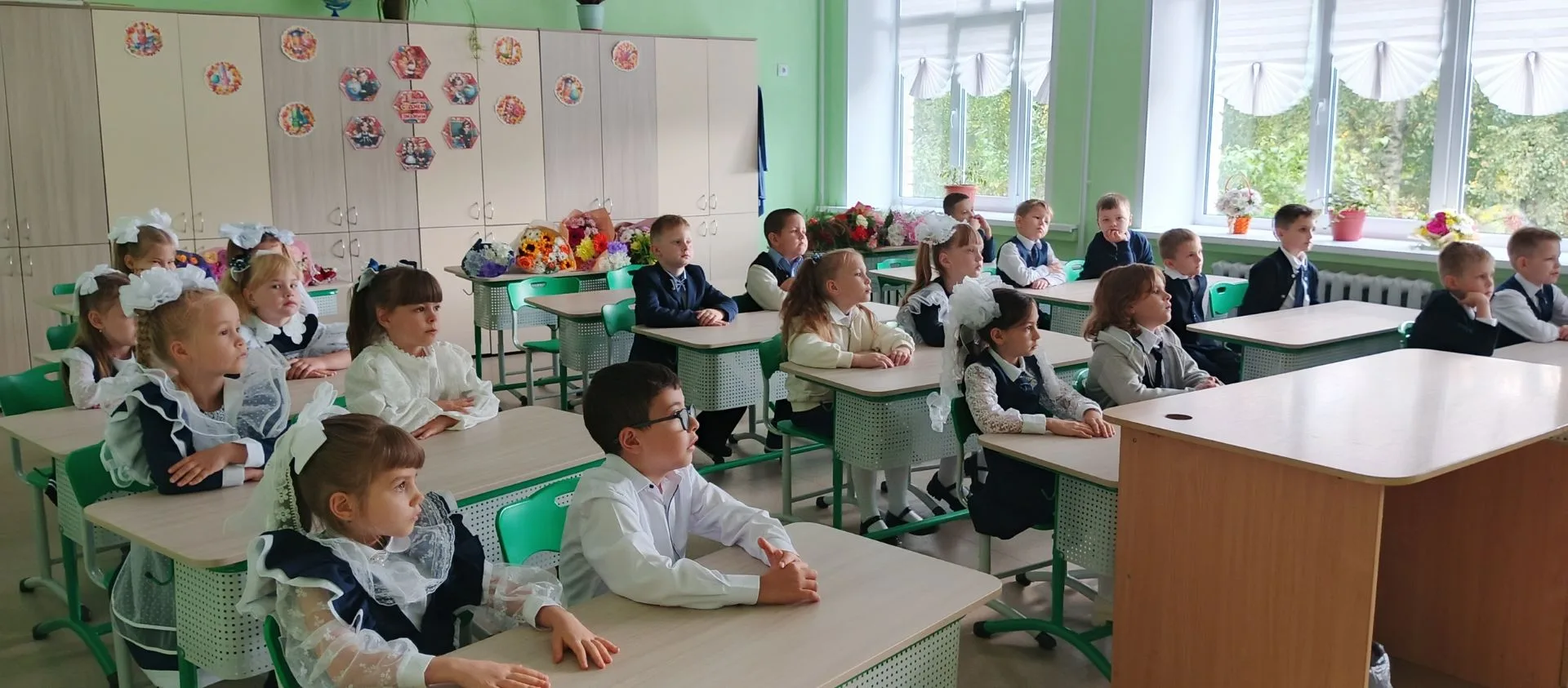 Сегодня , 1 сентября, волнительный день для первоклассников. Прошёл День Знаний. Началс...