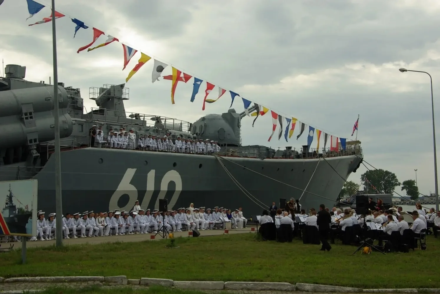 ❗ Концерт под открытым небом: моряков Балтийского флота поздравили с Днём ВМФ