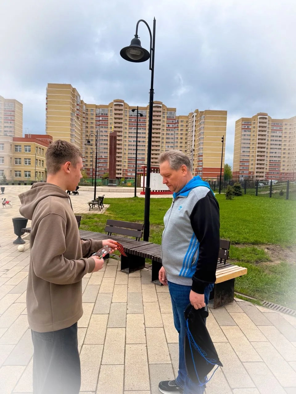 🎗⭐🐻Ученики 8 -8 класса приняли участие во Всероссийских акциях «Георгиевская ленточка» и «Мишка памя
