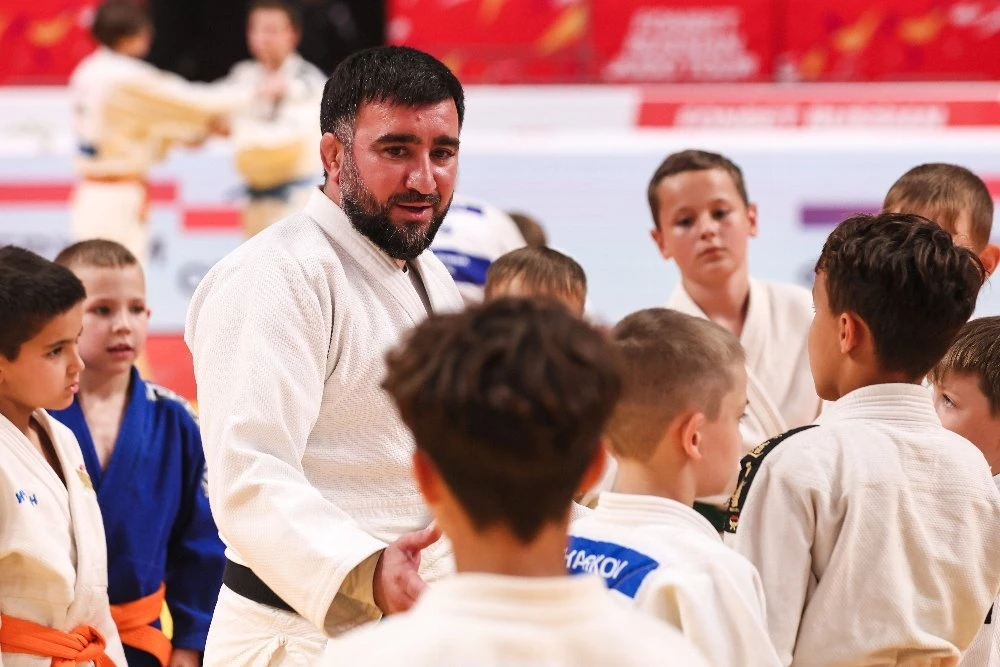 🥋 Олимпийский чемпион по дзюдо Мансур Исаев проведет мастер-класс на Спартакиаде в Магнитогорске

В