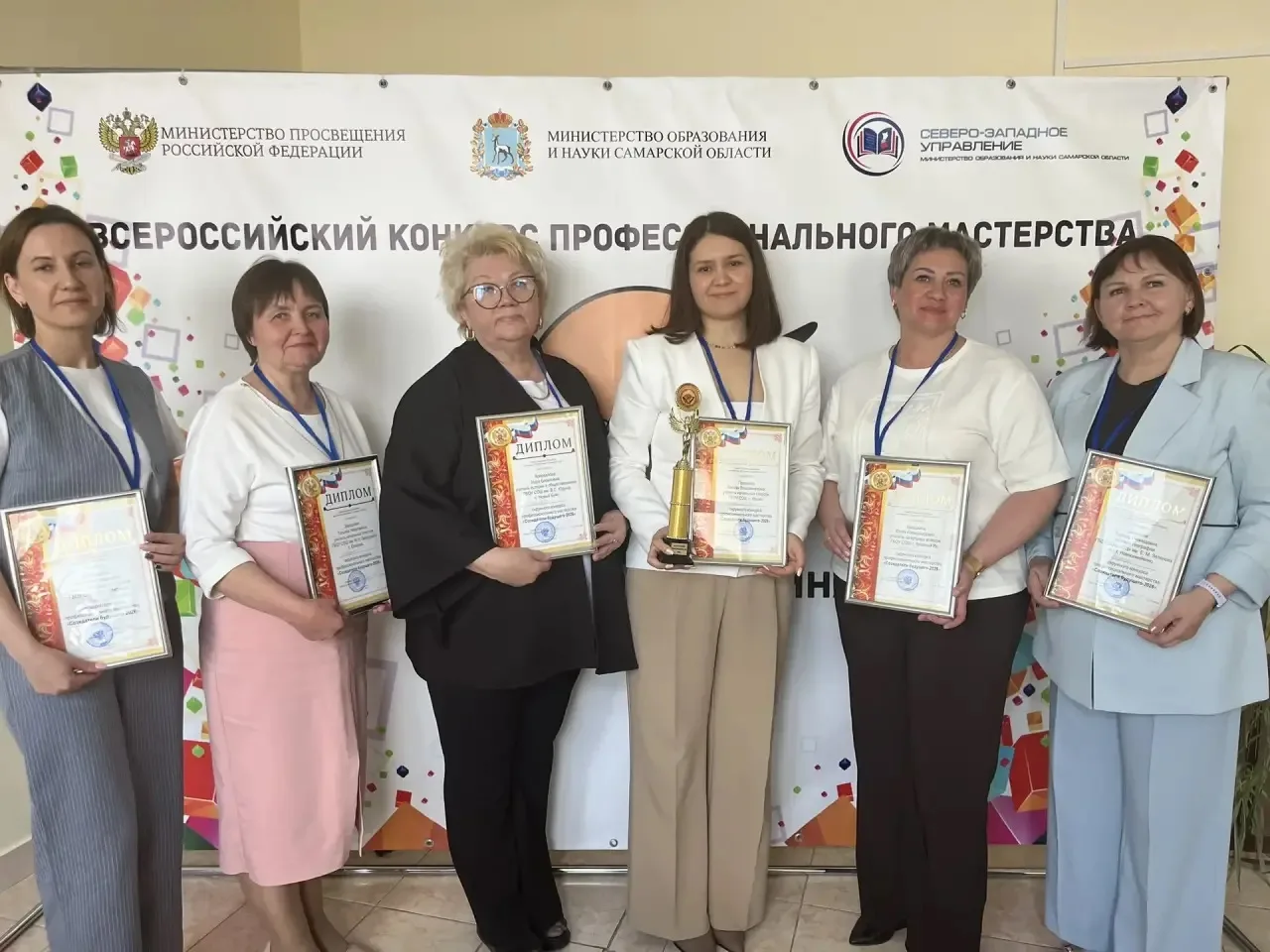 Сегодня, 29 апреля, Кукушкина Юлия Александровна с достоинством представила нашу школу на окружном к
