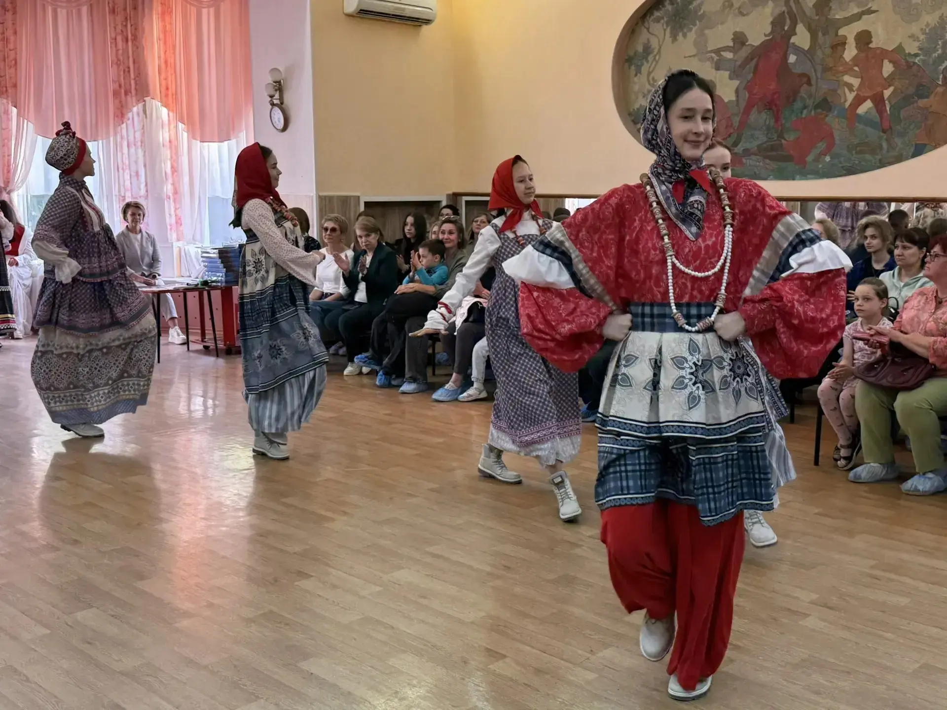 👧Кукольный конкурс к 155-летию Иванова

📌Заведующая отделом ИЗО и ДПИ Областного центра культуры и