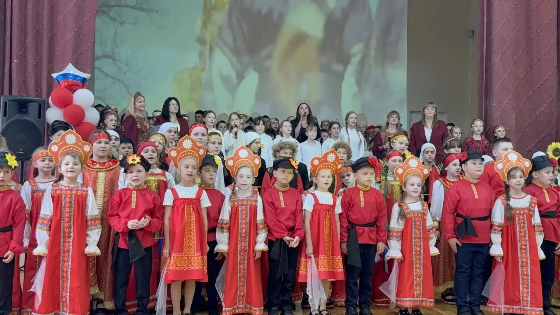 🌟 В Борисовском округе ярко завершился фестиваль народов России: 2000 сердец в танце е...