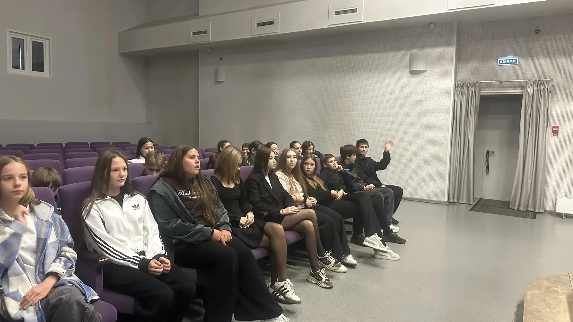 В КДЦ «Заречье» обсудили вред ПАВ с учениками 8 классов.
