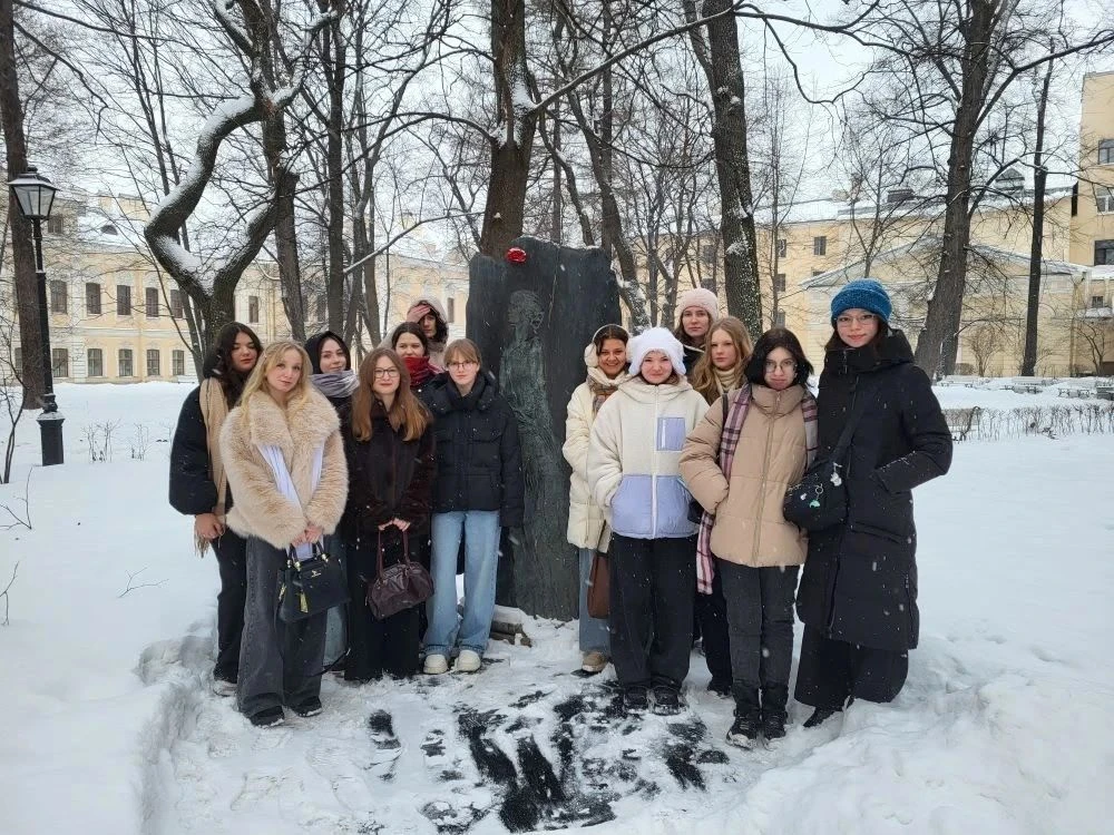 11 февраля обучающиеся 11А класса под руководством учителя русского языка и литературы Талановой С.В