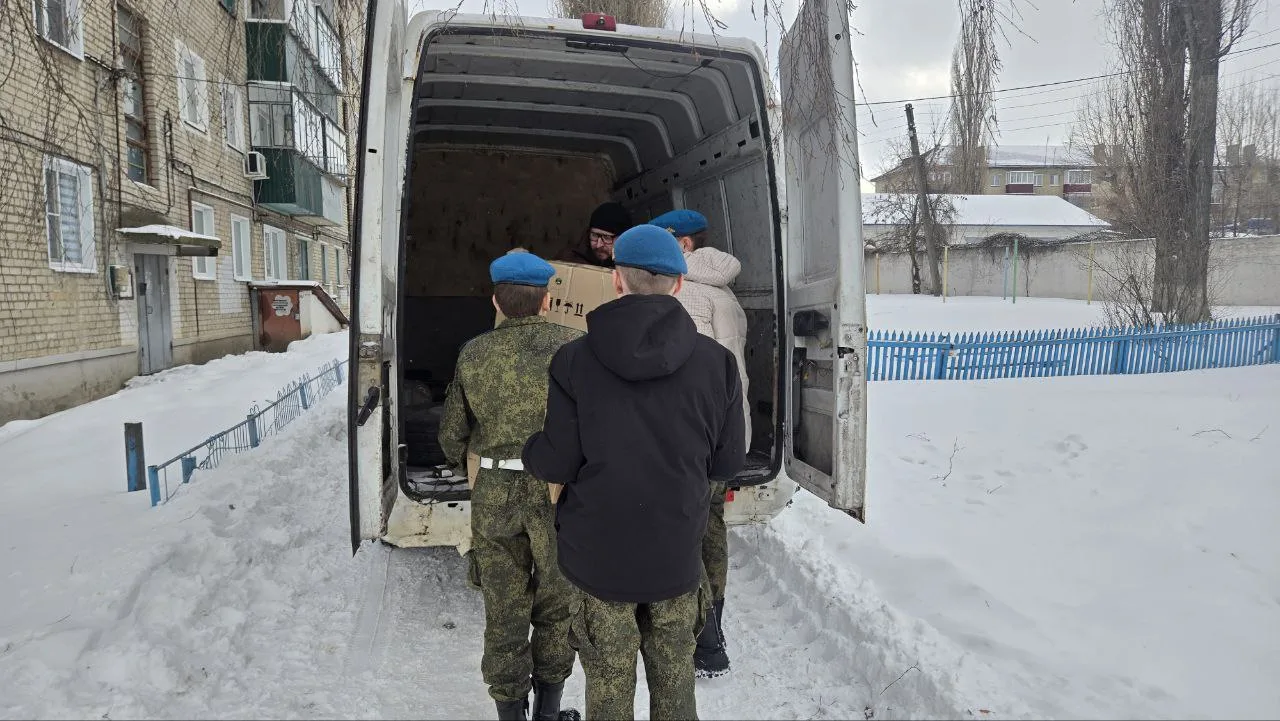 🇷🇺МЫ ВМЕСТЕ💪  ⭐В преддверии Дня защитника Отечества в МБОУ СОШ № 4 г. Грязи прошла акция по сбору гу