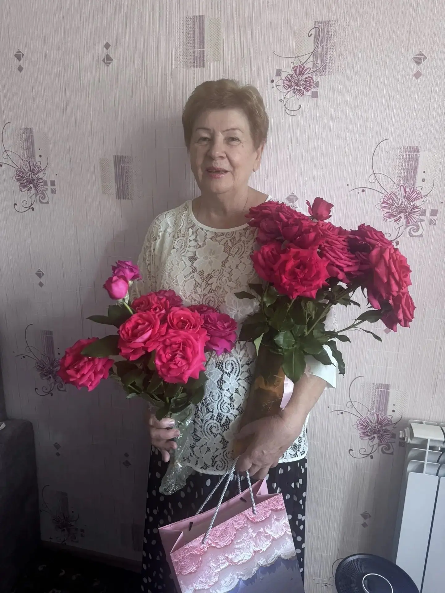 Свой 80-летний юбилей сегодня отмечает получатель социальных услуг отделения социального обслуживани