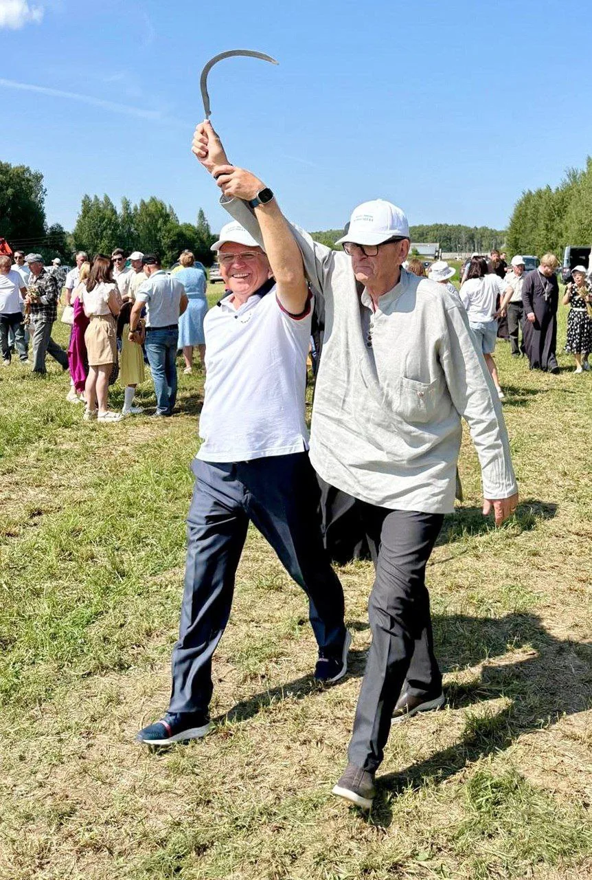 Стать председателем колхоза ему было предначертано Богом. Это судьба! Отец – герой соцтруда, председ
