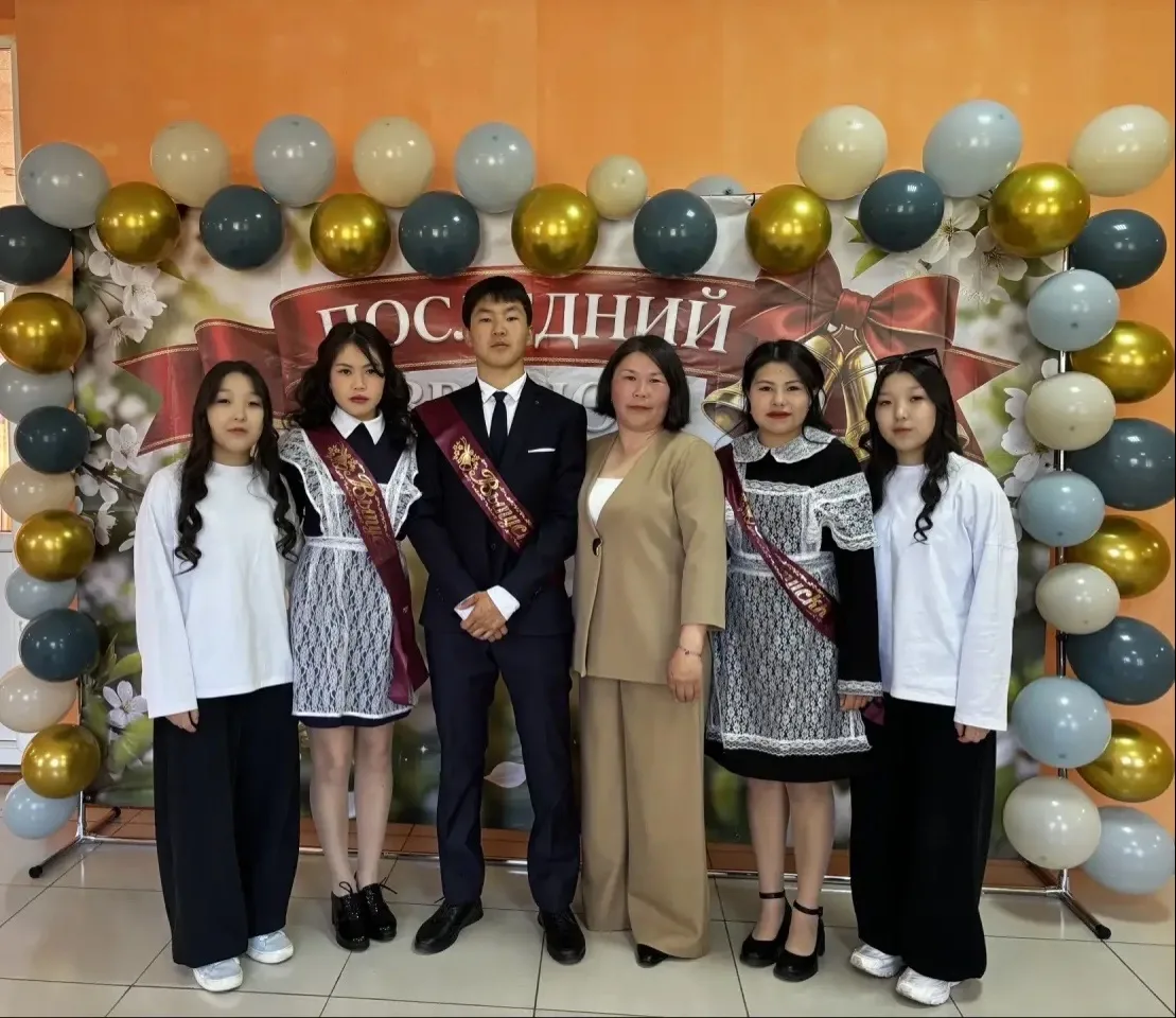 Последний звонок прозвенел в МОУ «Сахюртинская СОШ»!🎓

Сегодня в стенах нашей школы прозвучал после