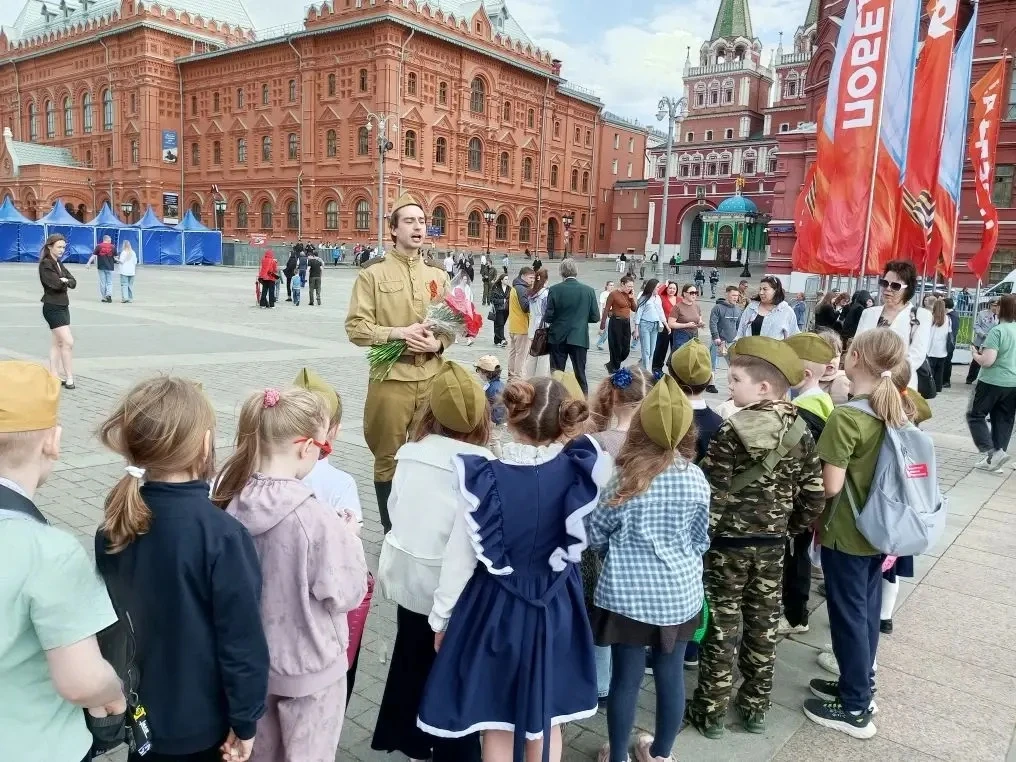 Урок памяти маршрутом «Дорогами войны» !  В преддверии Дня Победы ученики 1 «Б» класса совершили уче