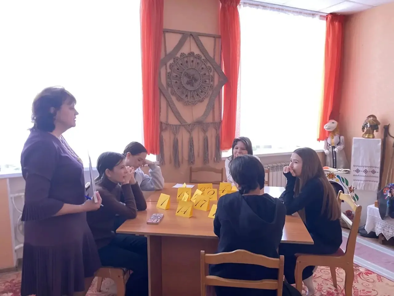 🗓 Сегодня ученики  7 «Д» класса посетили подростковый клуб «Метеор». 18 марта - День воссоединения Р