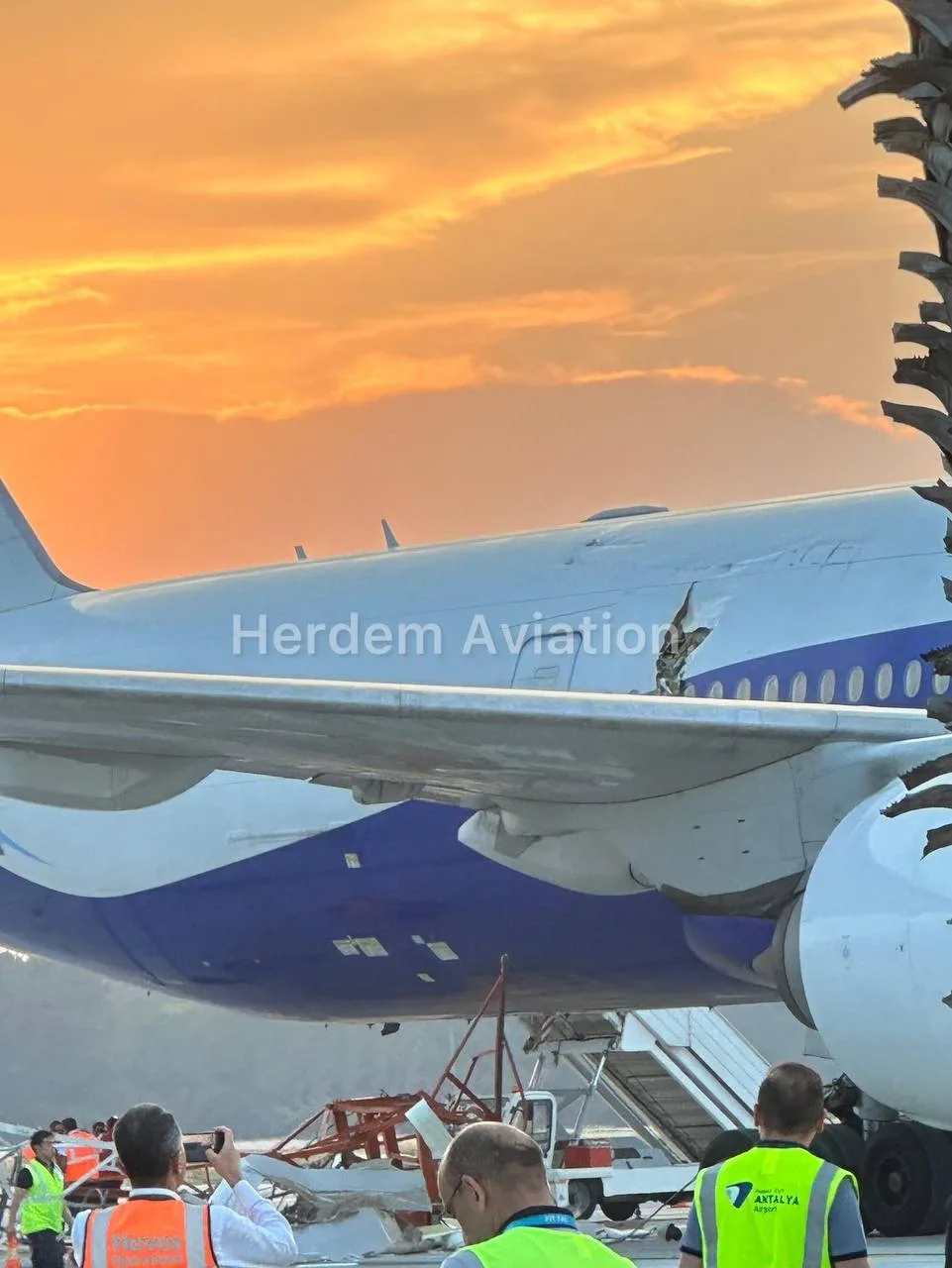 🇹🇷 В аэропорту Антальи Boeing 777 Turkish Airlines протаранил радарную мачту 

В аэропорту Антальи