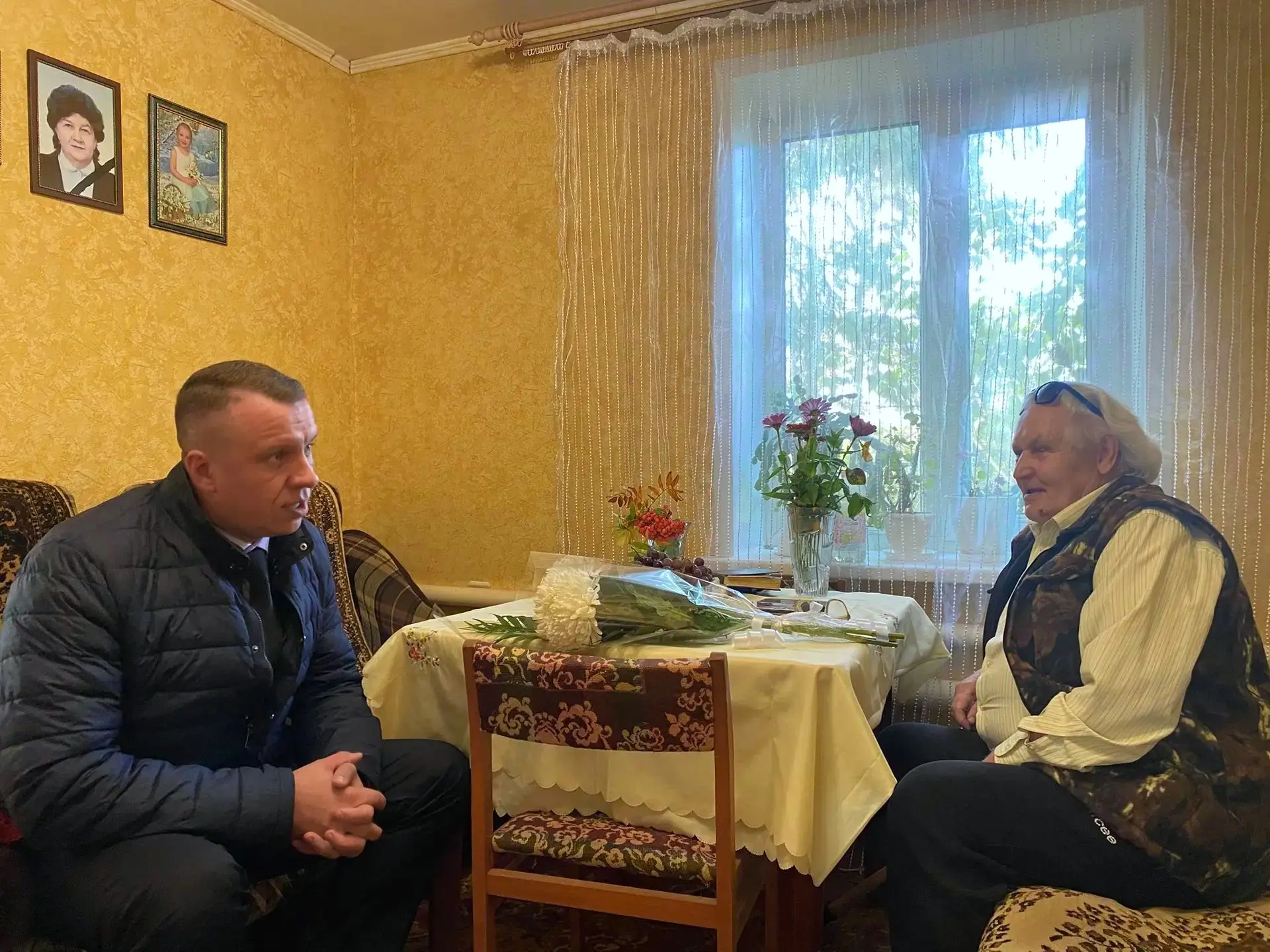 В профессиональный праздник навестил заслуженного учителя Российской Федерации Василия ...