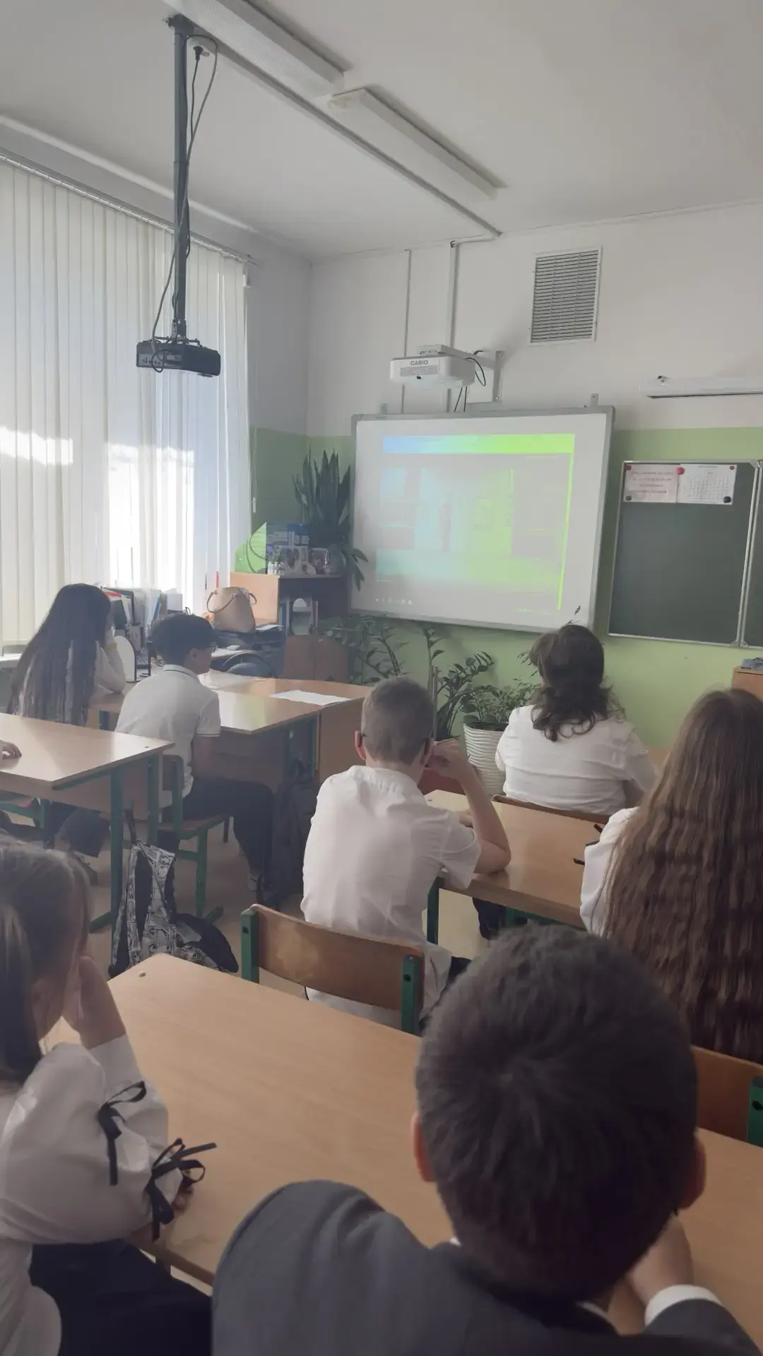 📢 В преддверии летних каникул в нашей школе прошли классные часы, посвящённые безопасности во время 