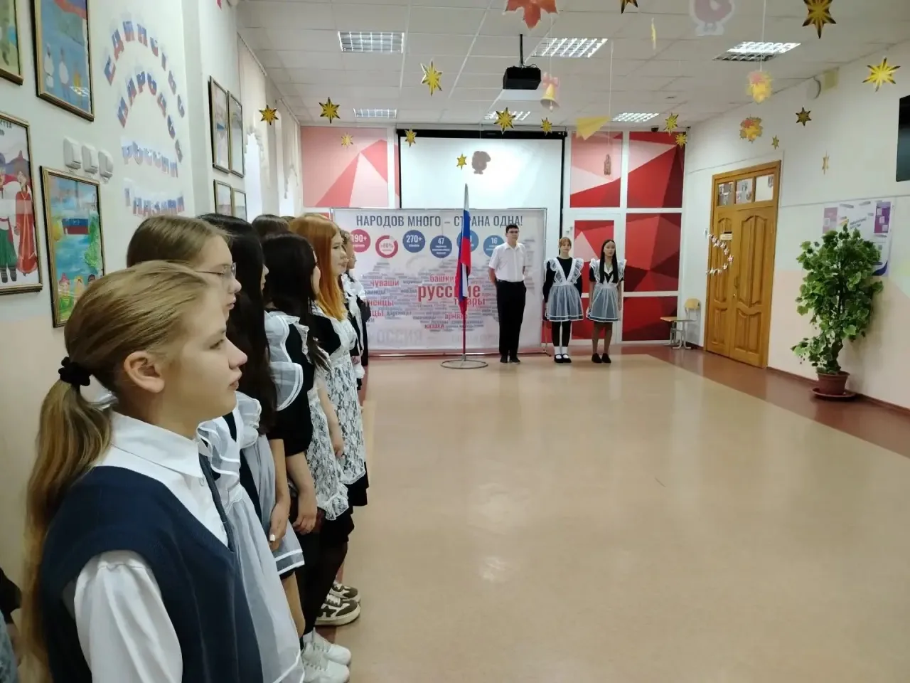 🇷🇺 Сегодня на еженедельной линейке прошло награждение!