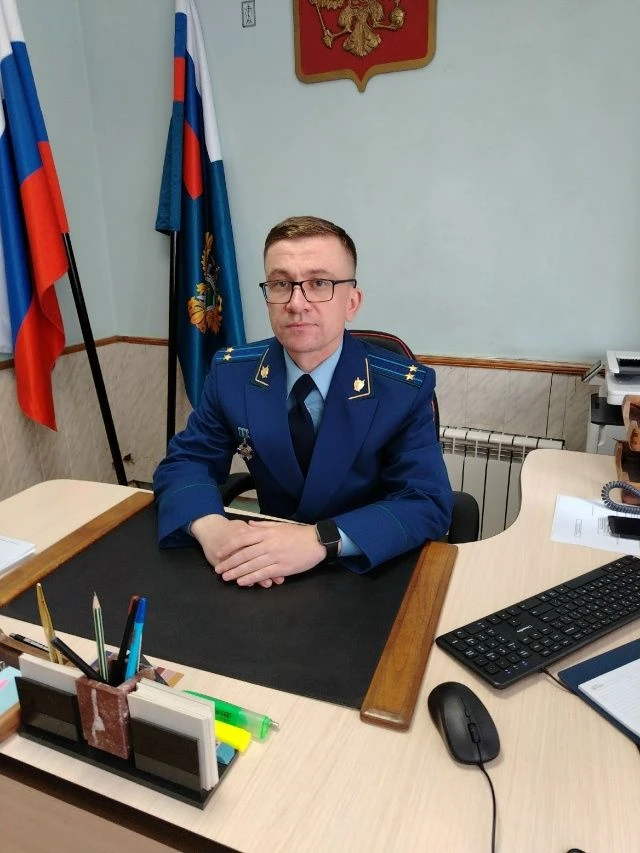 Комаричскую районную прокуратуру возглавил Алексей Викторович Перевозчиков, назначенный...