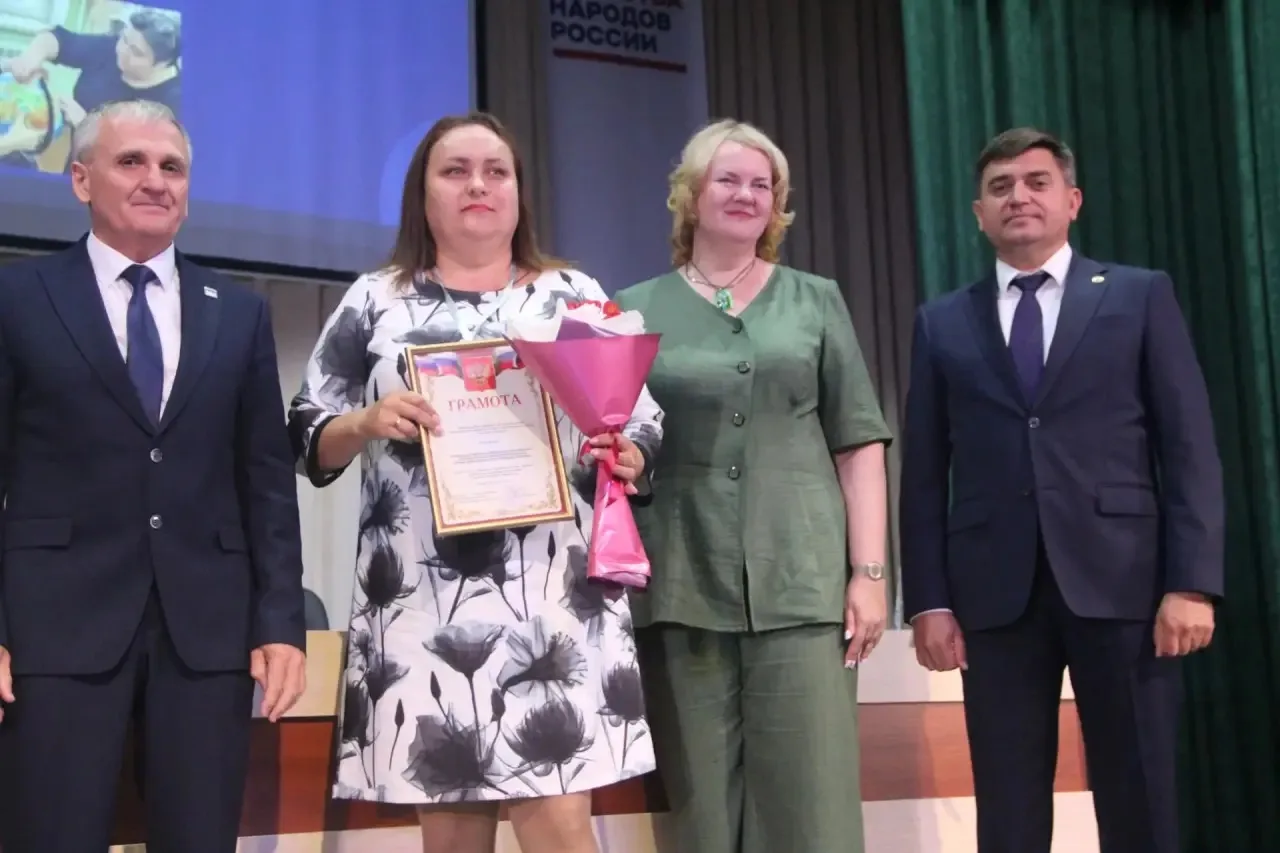 Август пахнет не только спелыми яблоками и скошенной травой, но и новыми начинаниями.