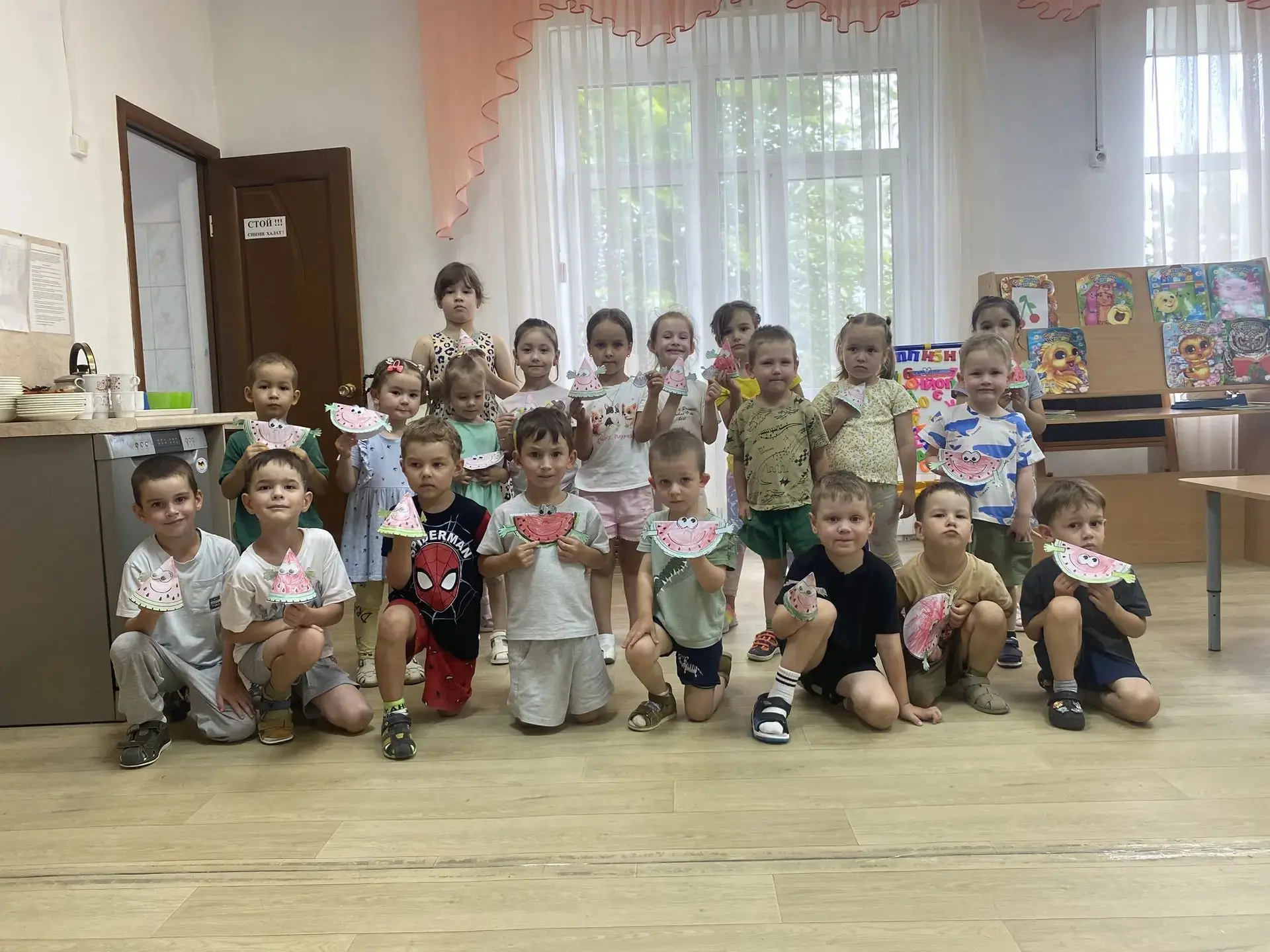 Карбыз сезоны җитә🍉⠀
⠀
Кемнәрдер инде күптән ачкандыр ул сезонны.⠀
Кемнәрдер "чын, тәмле карбызлар 