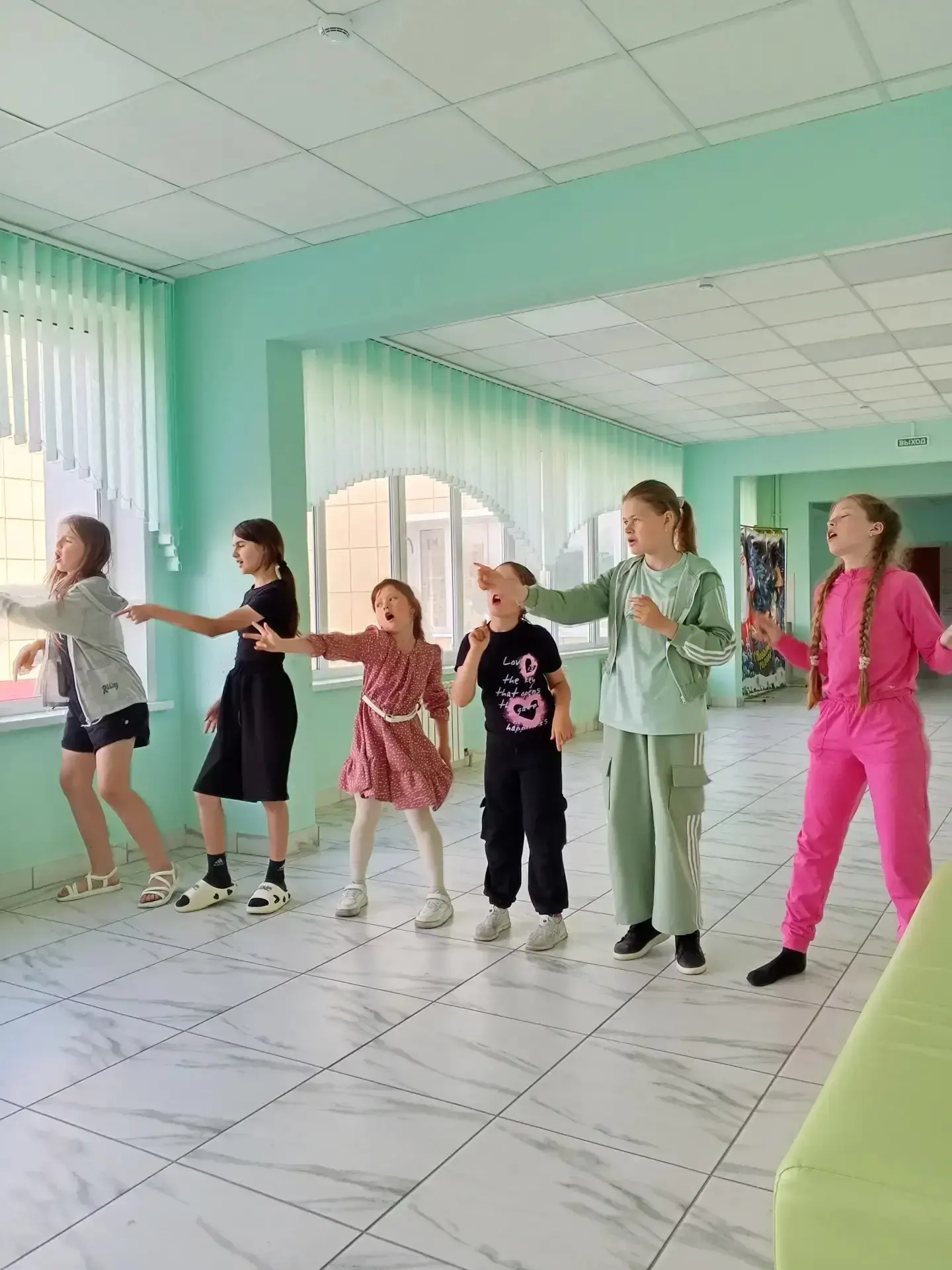 ☀️ В лагере «Улыбка» день выдался по-настоящему насыщенным! Мы зарядились бодростью, а ещё узнали, к