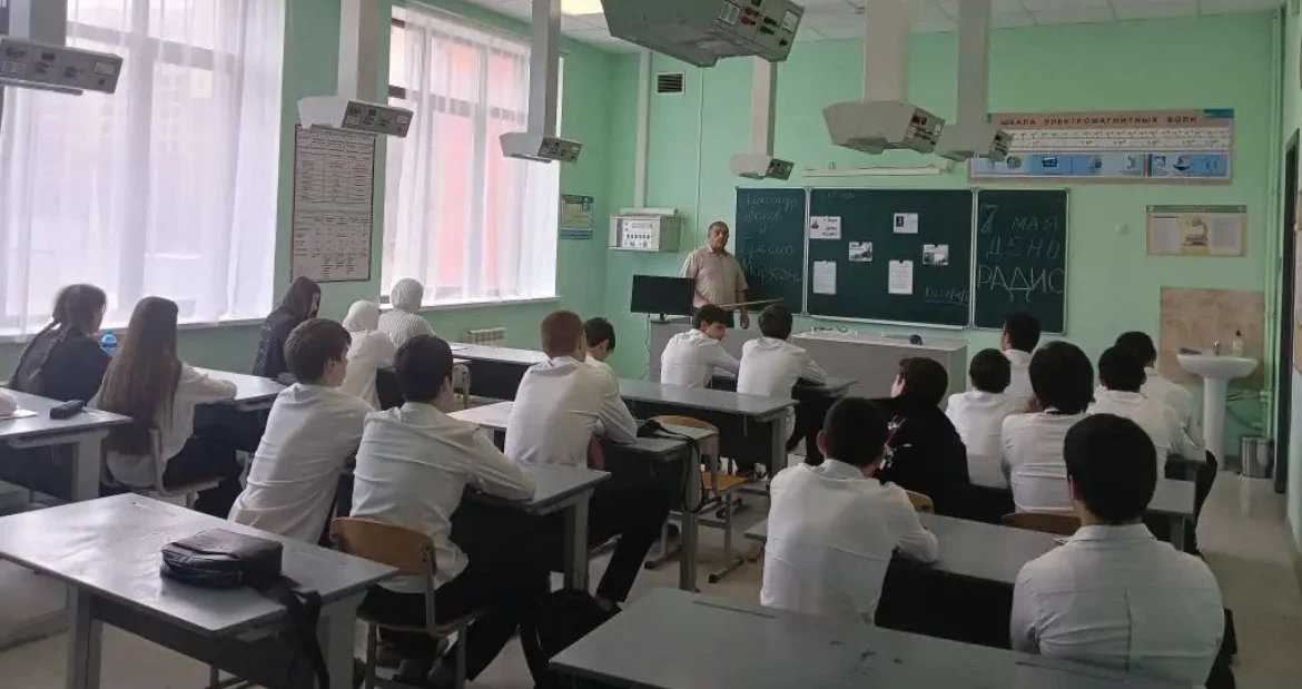 7 мая в нашей школе состоялось мероприятие, посвящённое Дню радио. Этот праздник объединяет людей, ч
