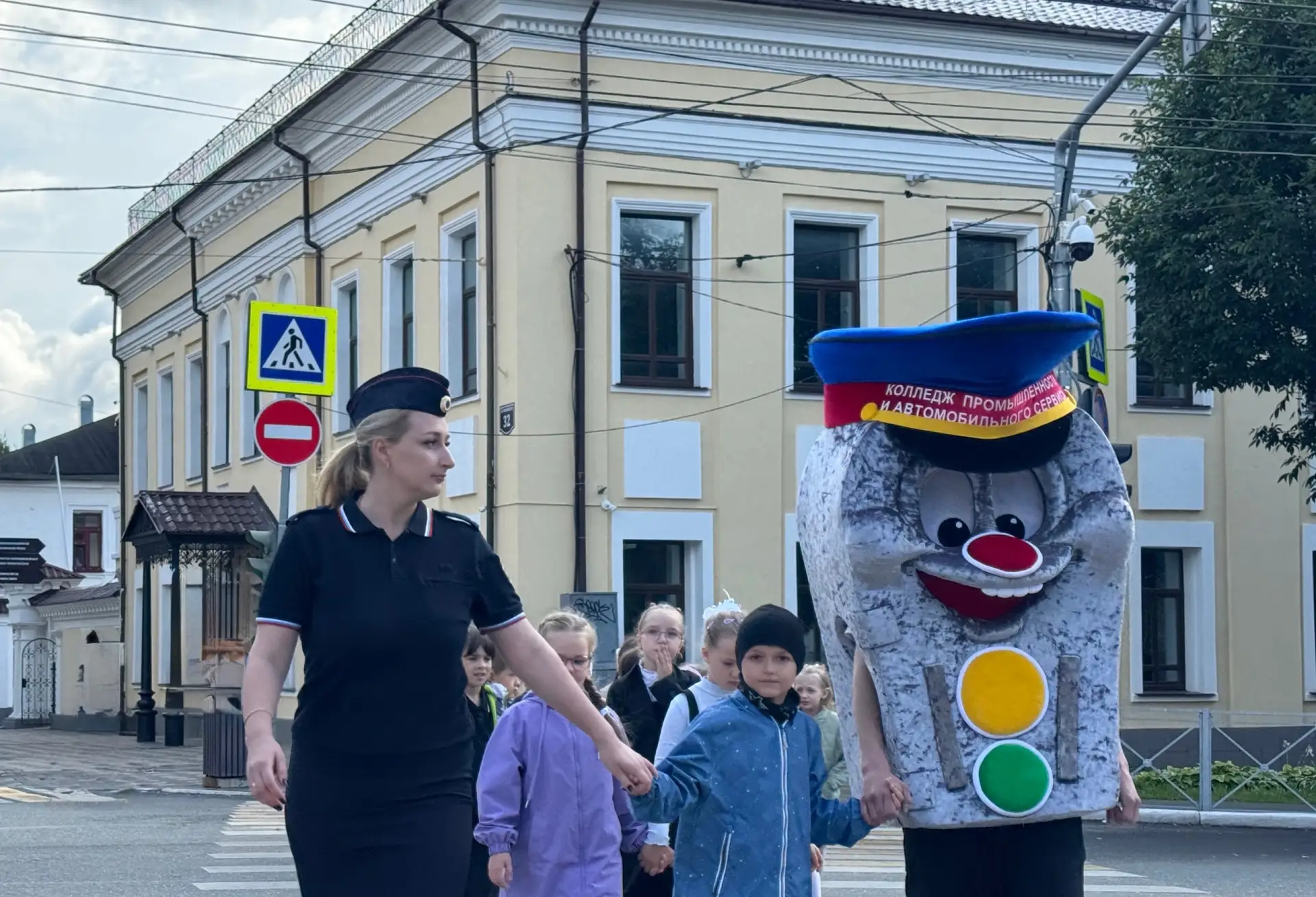 Уличные занятия с инспектором ГИБДД