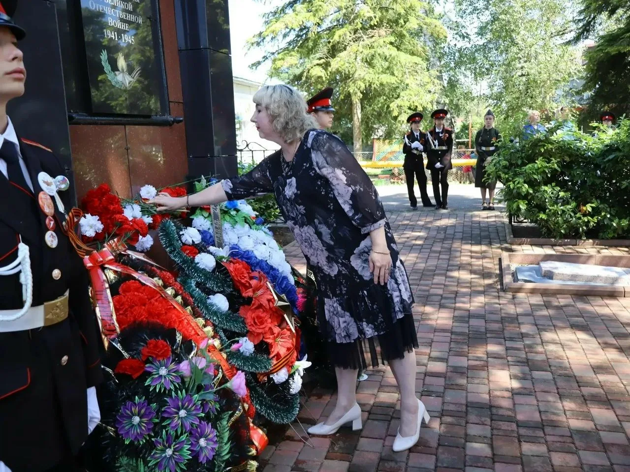 Сегодня Хадыженск замер в торжественном и скорбном молчании. У мемориала «Вечный огонь» прошла церем