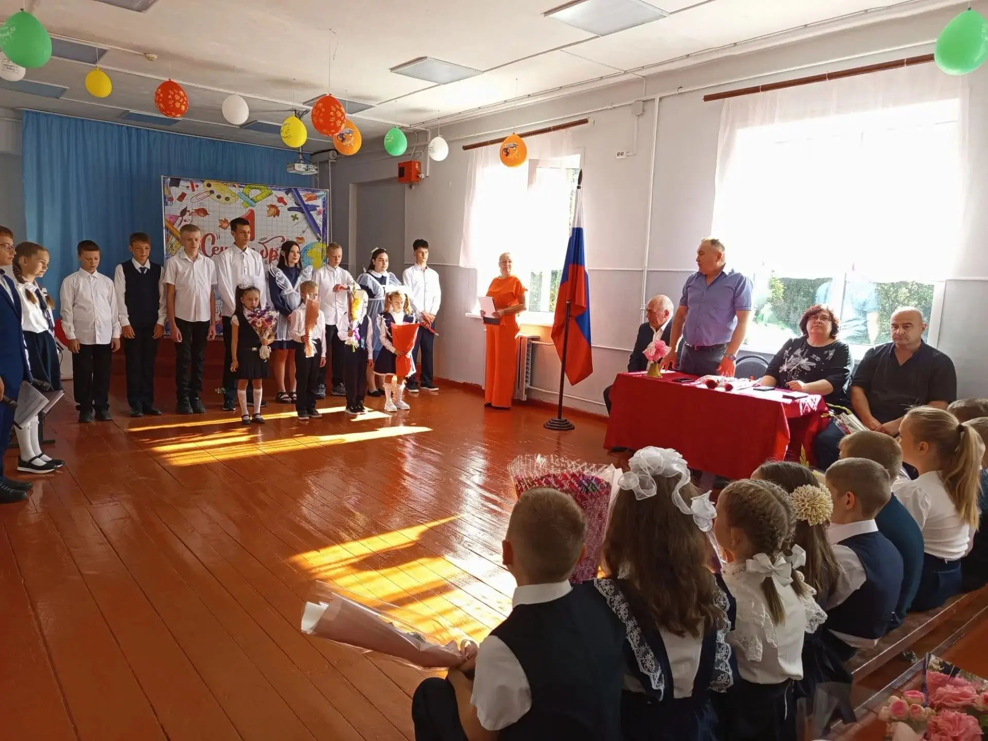 С Днём знаний! Сегодня, 1 сентября, в нашей школе прошла торжественная линейка, посвящё...
