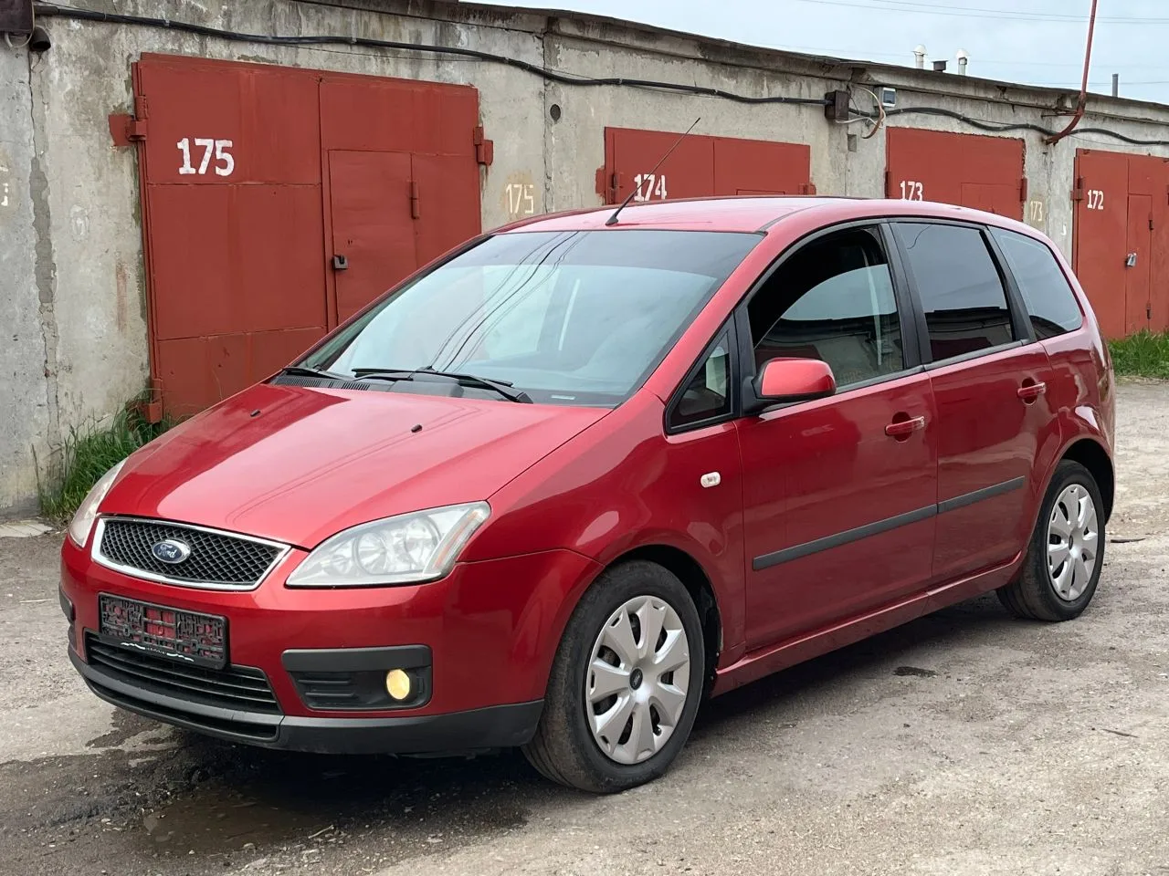 Продам FORD C MAX 2007г
Двигатель 2.0 - 145.л.с. 
Родной пробег 144.000
В  прекрасном состоянии, без