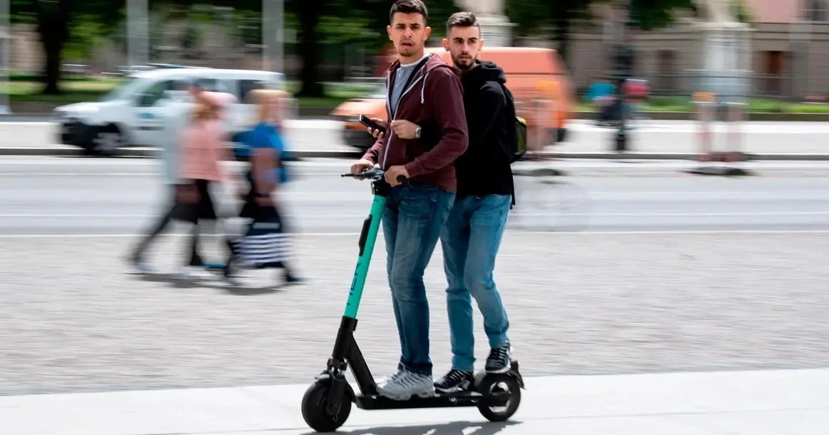 🛴 Электросамокаты хотят запретить детям и взрослым без прав!