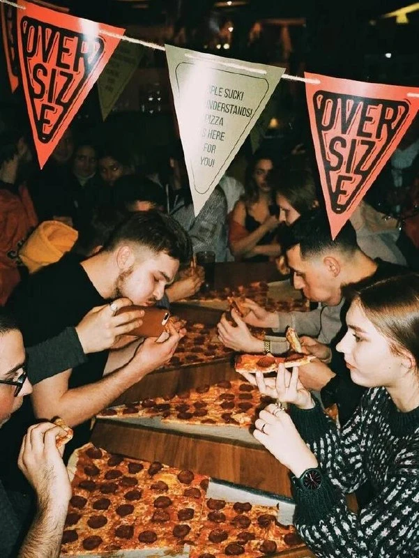 🍕 В Oversize Pizza Club можно заказать огромную пиццу бесплатно