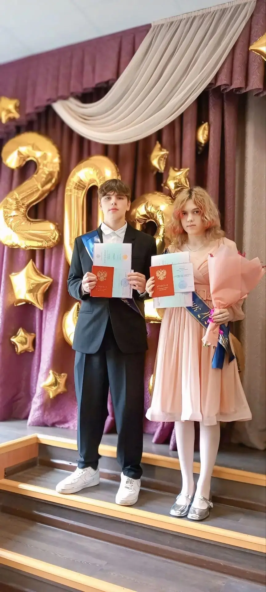 🎉 Сегодня в нашей школе — особенный день! 🎉
Девятиклассники 9.1, 9.2, 9.3 и 9.4 классов получили с