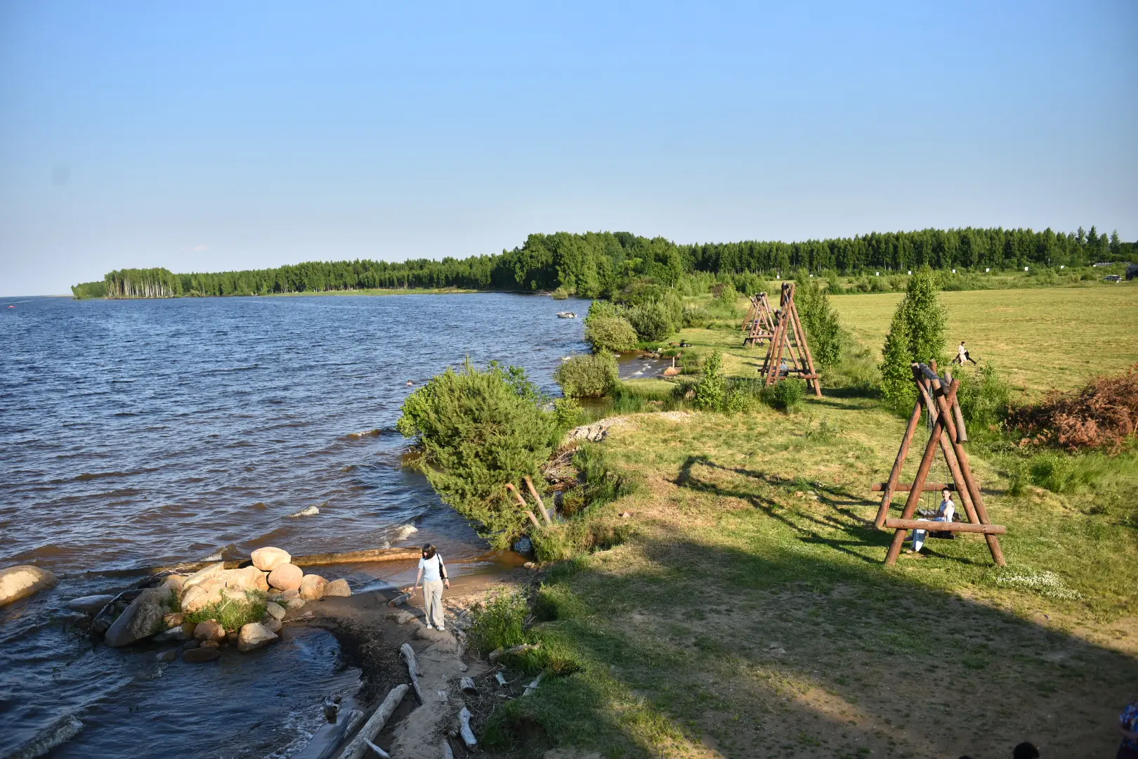 В ходе рабочей поездки в Брейтовский округ оценил развитие туристической инфраструктуры на берегу Ры