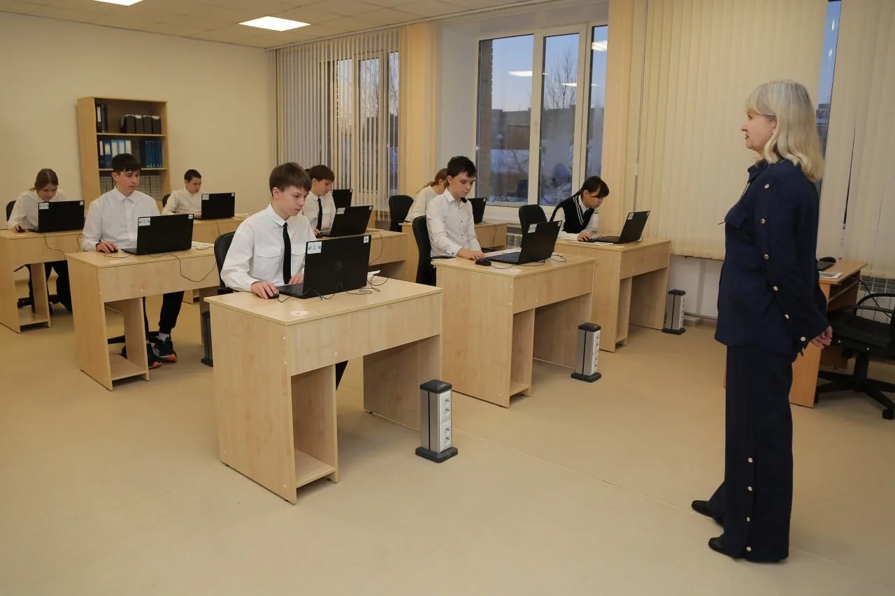🏫 По народной программе в Стрежевом завершился капитальный ремонт школы №4  Более 800 учеников верну