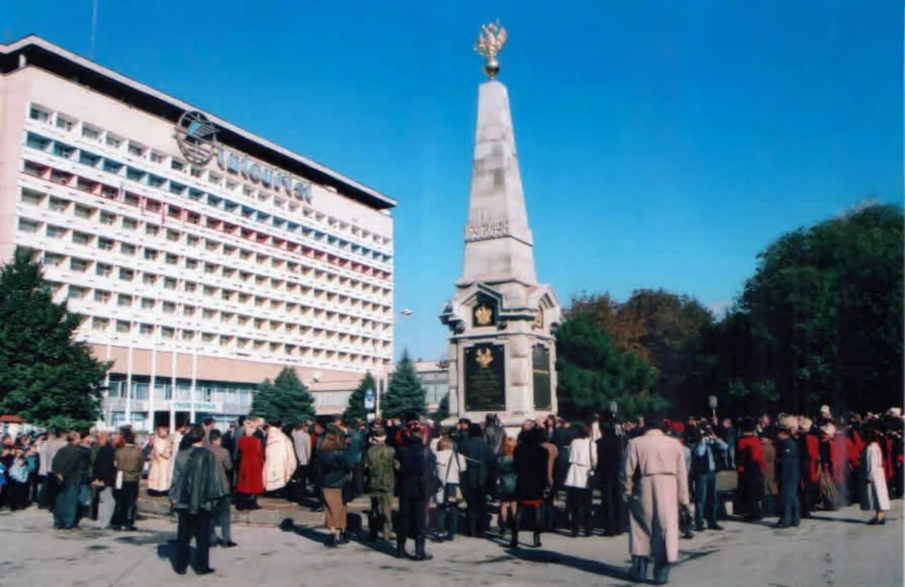 Открытие памятника в честь 200-летия ККВ в г. Краснодаре на пересечении ул. Красной и у...