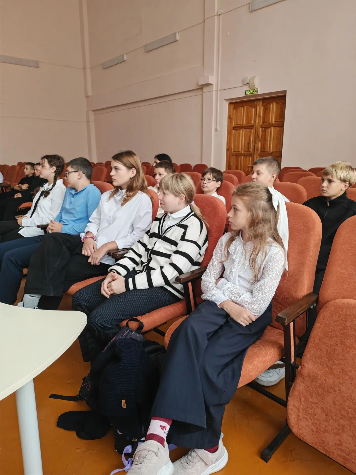 🎉 В преддверии Международного дня грамотности и языков народов России у нас в школе пр...