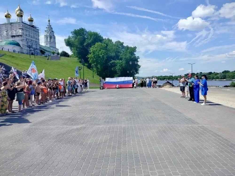 В День России в Павлове прошел традиционный заплыв по реке Оке