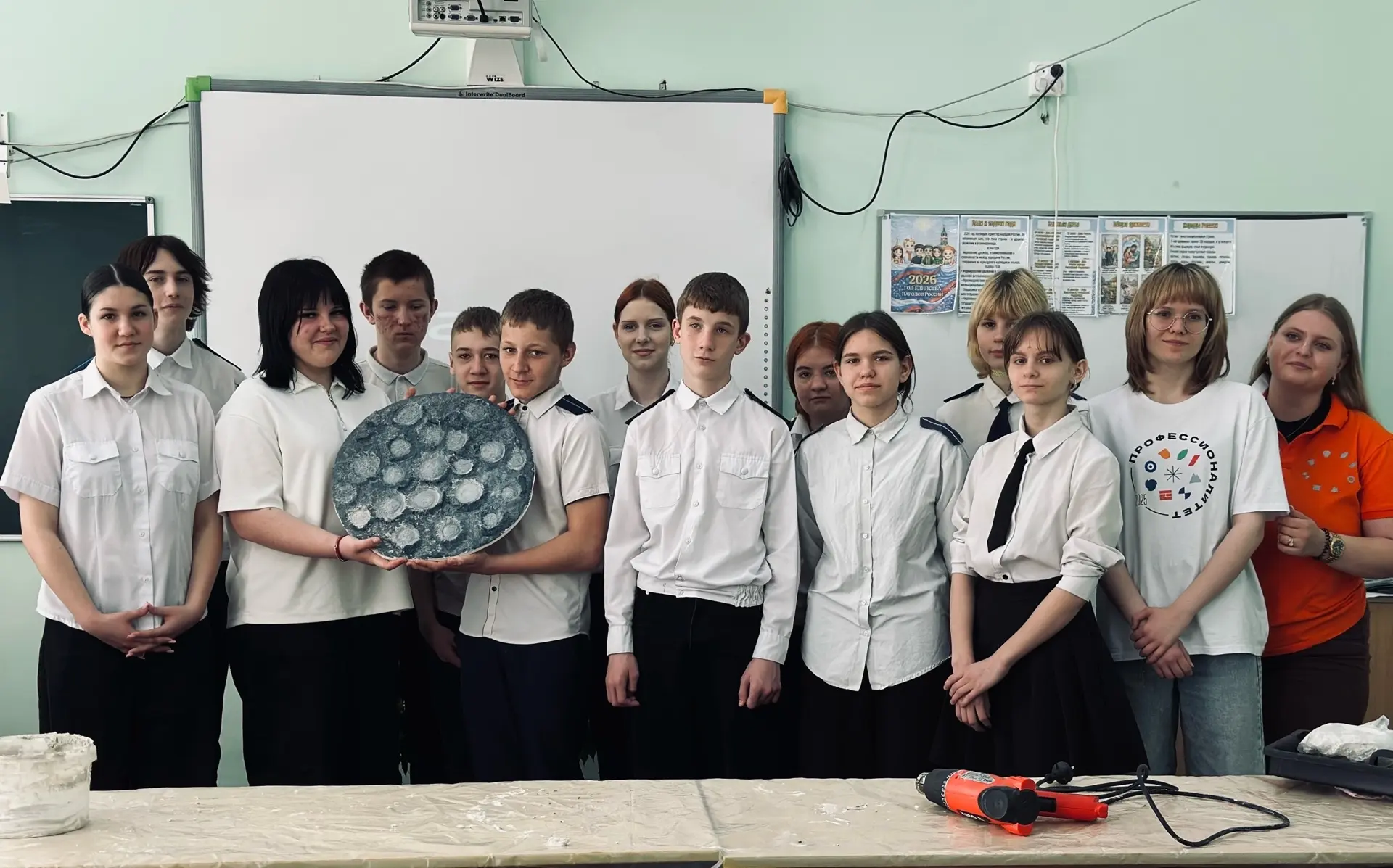 🎨 Луна своими руками: школьники погрузились в мир малярного дела!  Сегодня в СОШ №2 г. Кореновска пр