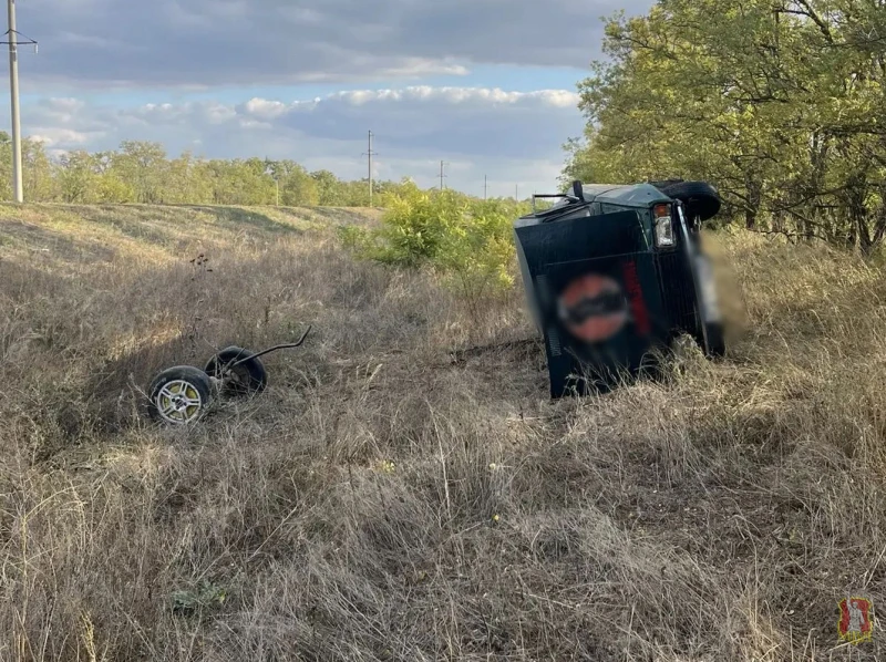 🚑 ДТП в Чернышковском районе: «семёрка» улетела в кювет и перевернулась.