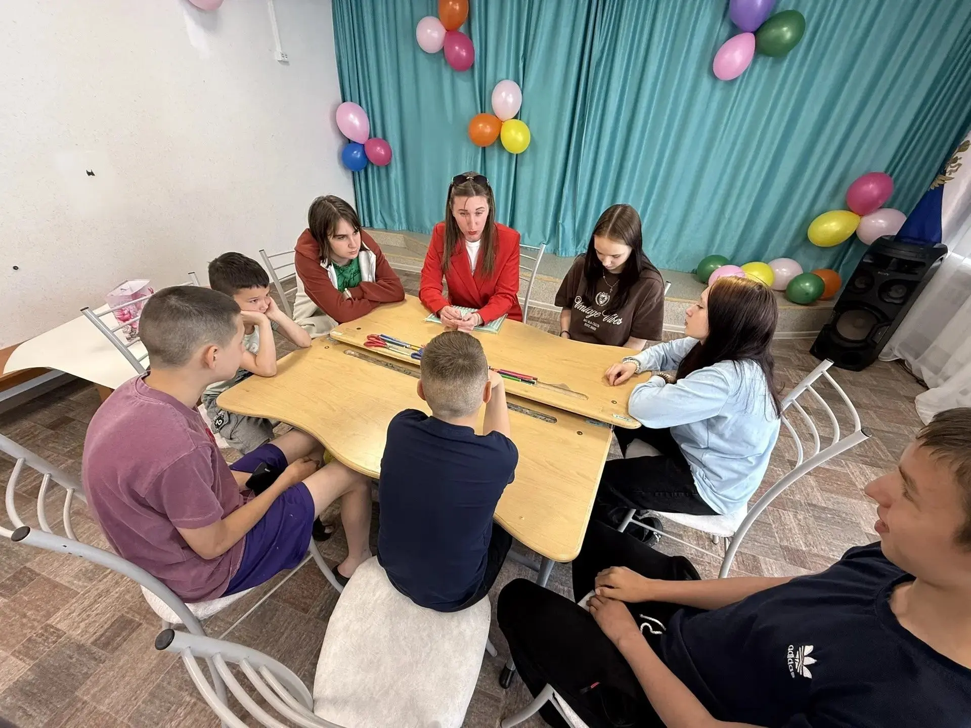 Сотрудники СДК с. Красногорск провели для наших ребят мастер - класс " Такие разные оригами".
В ходе