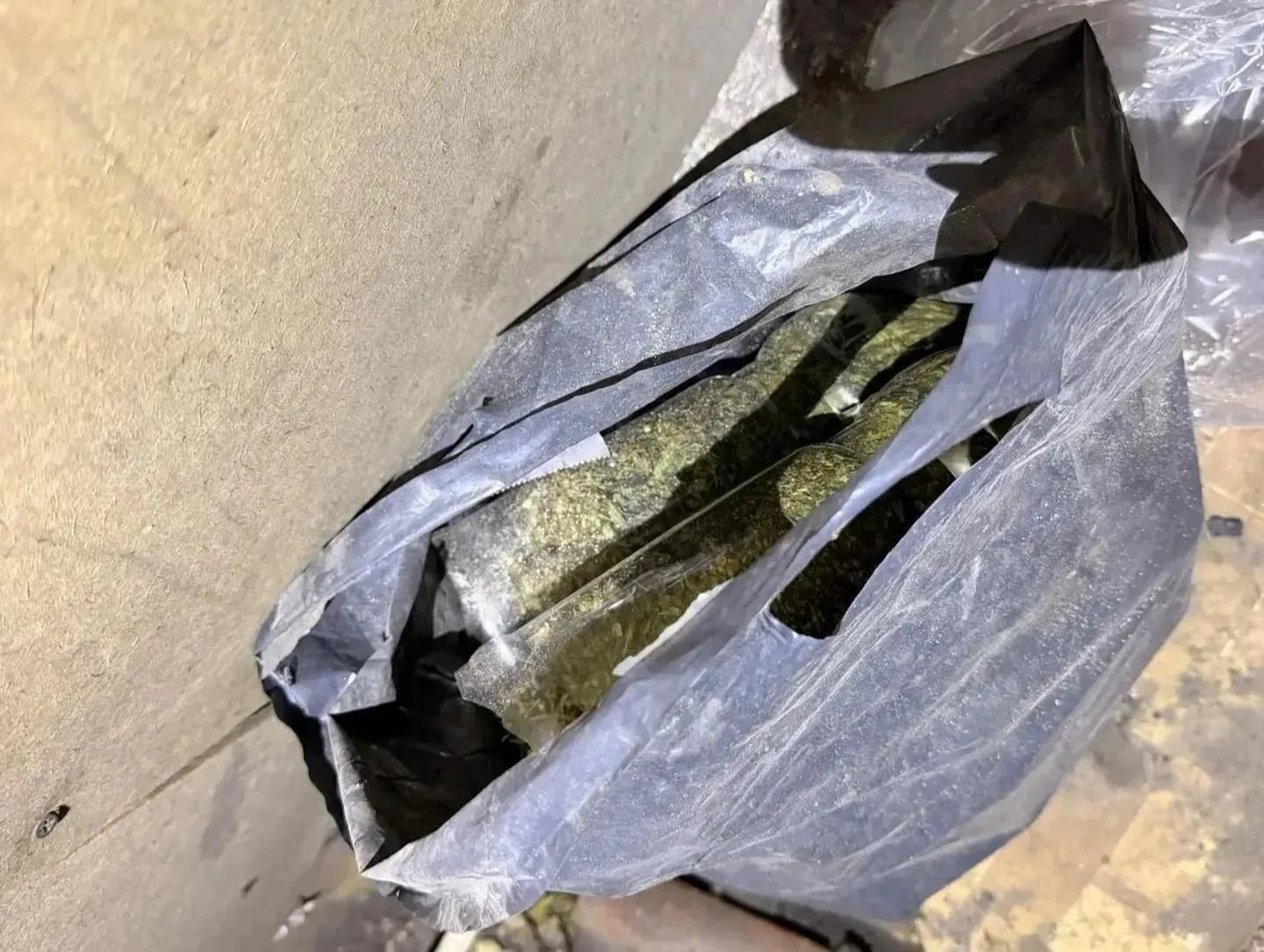 В Усть-Абакане задержали наркомана-рецидивиста после анонимного звонка ⚡
